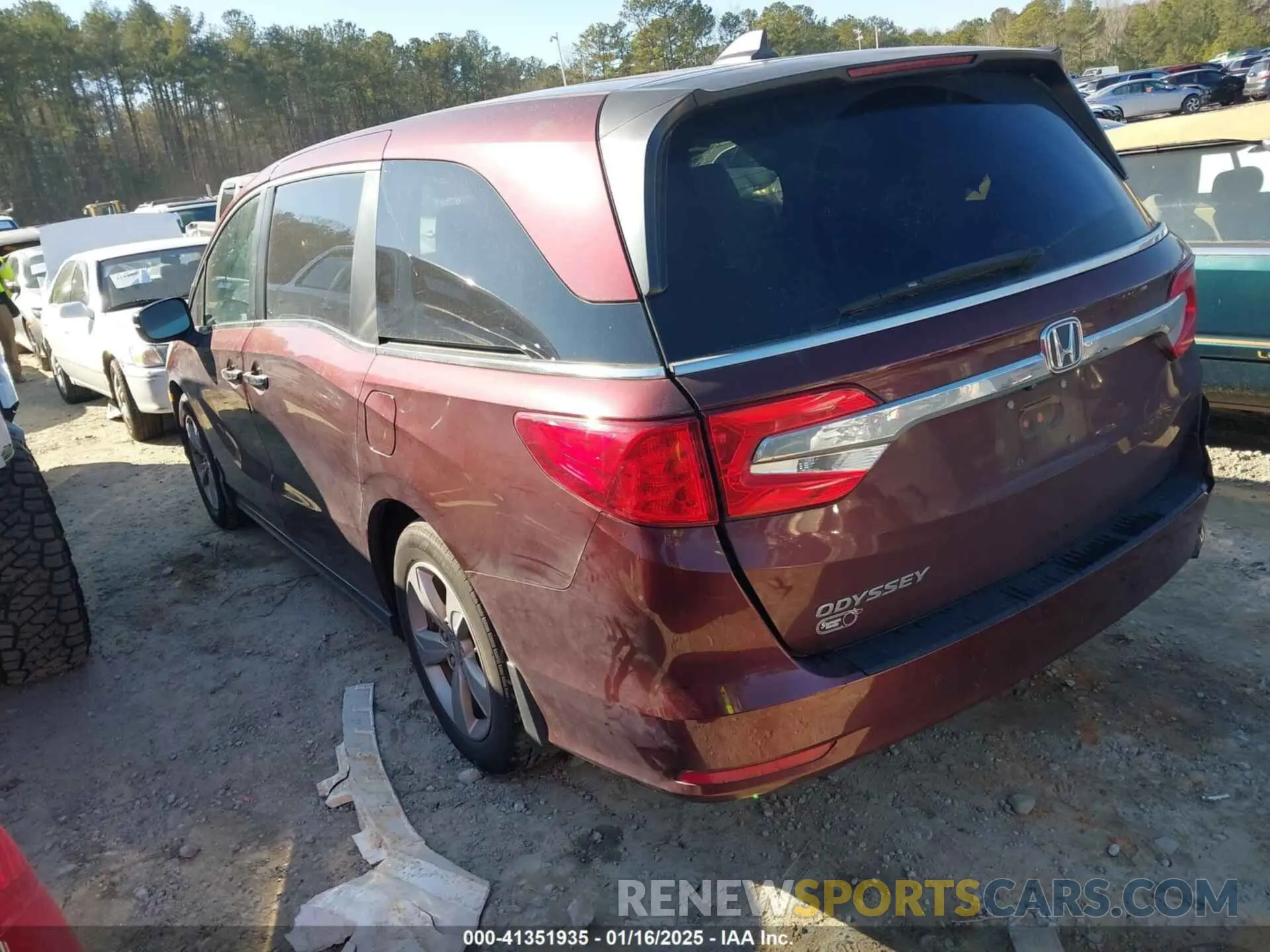 3 Photograph of a damaged car 5FNRL6H72KB125282 HONDA ODYSSEY 2019