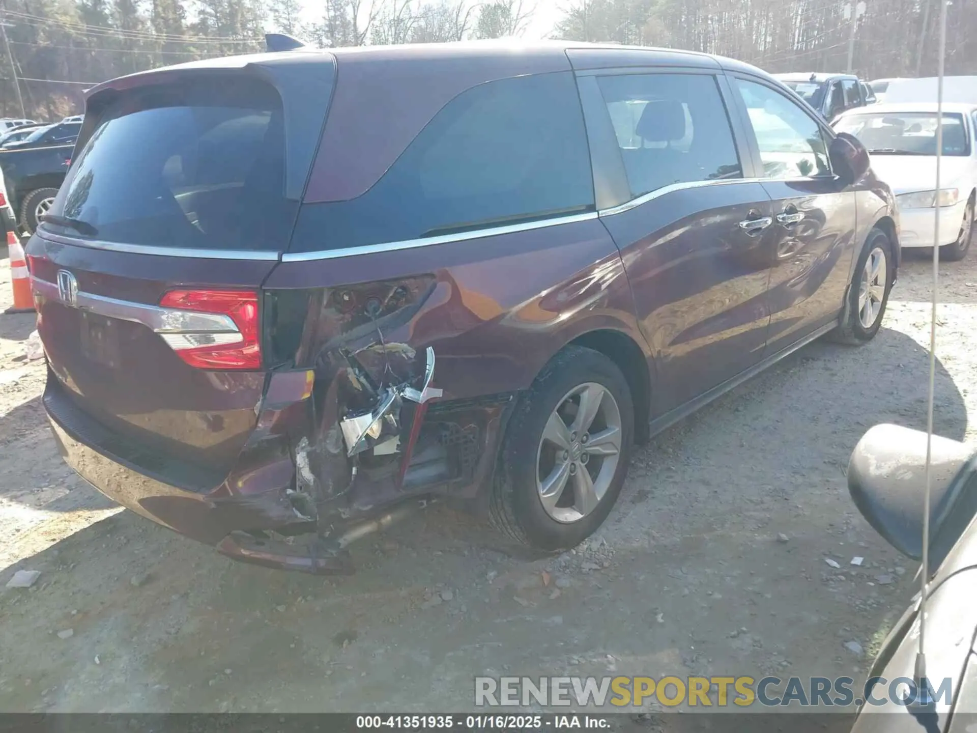 4 Photograph of a damaged car 5FNRL6H72KB125282 HONDA ODYSSEY 2019
