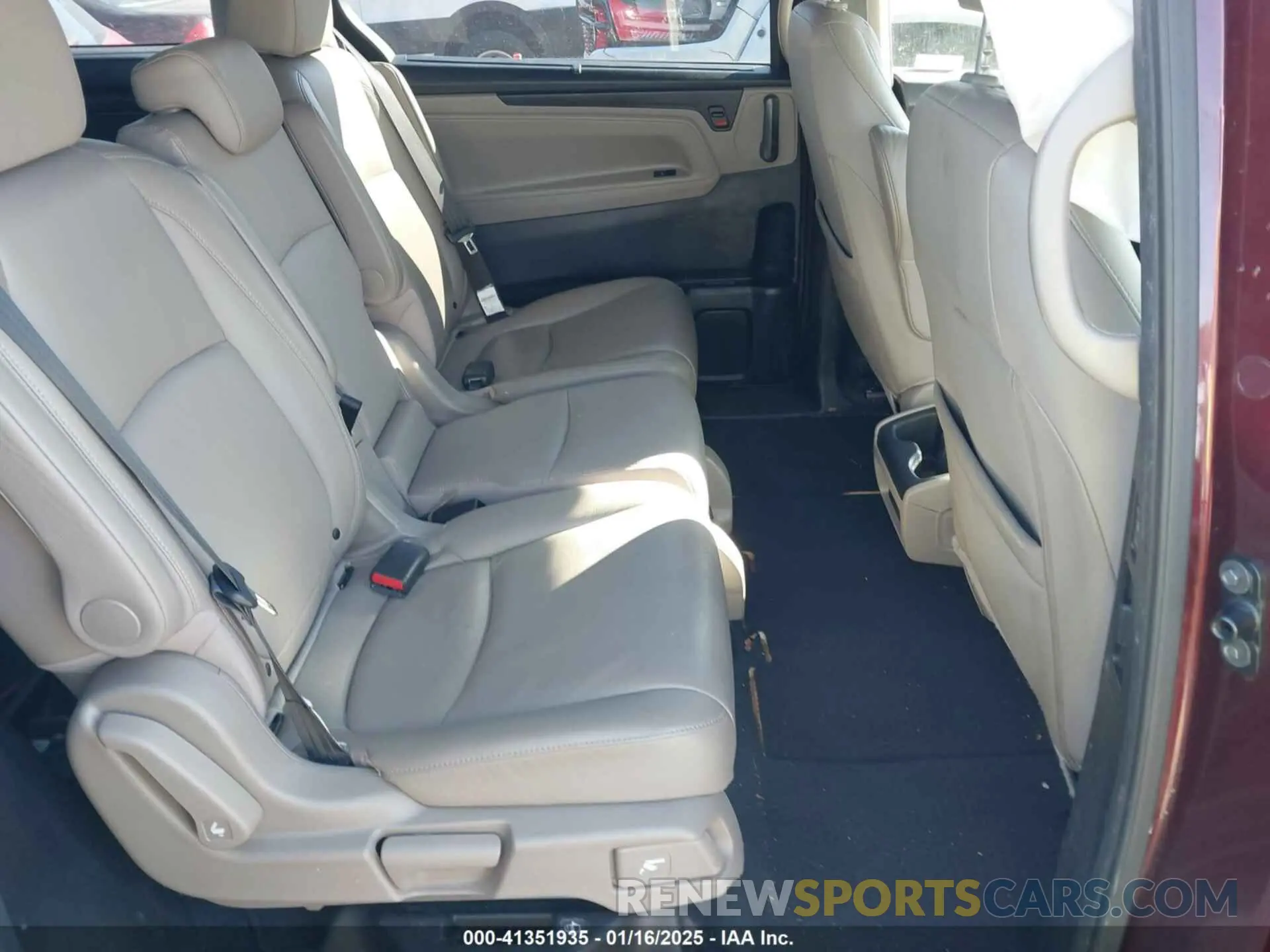 8 Photograph of a damaged car 5FNRL6H72KB125282 HONDA ODYSSEY 2019