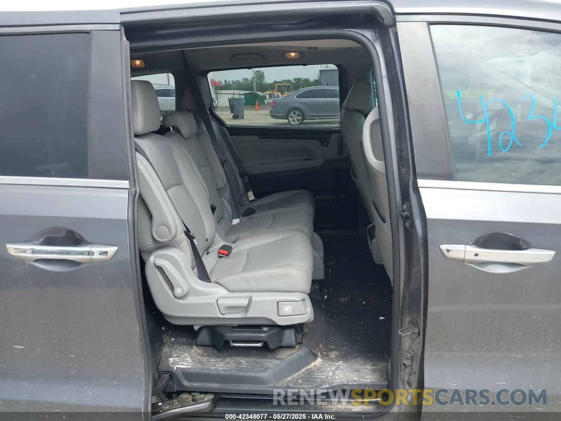 8 Photograph of a damaged car 5FNRL6H73KB001411 HONDA ODYSSEY 2019