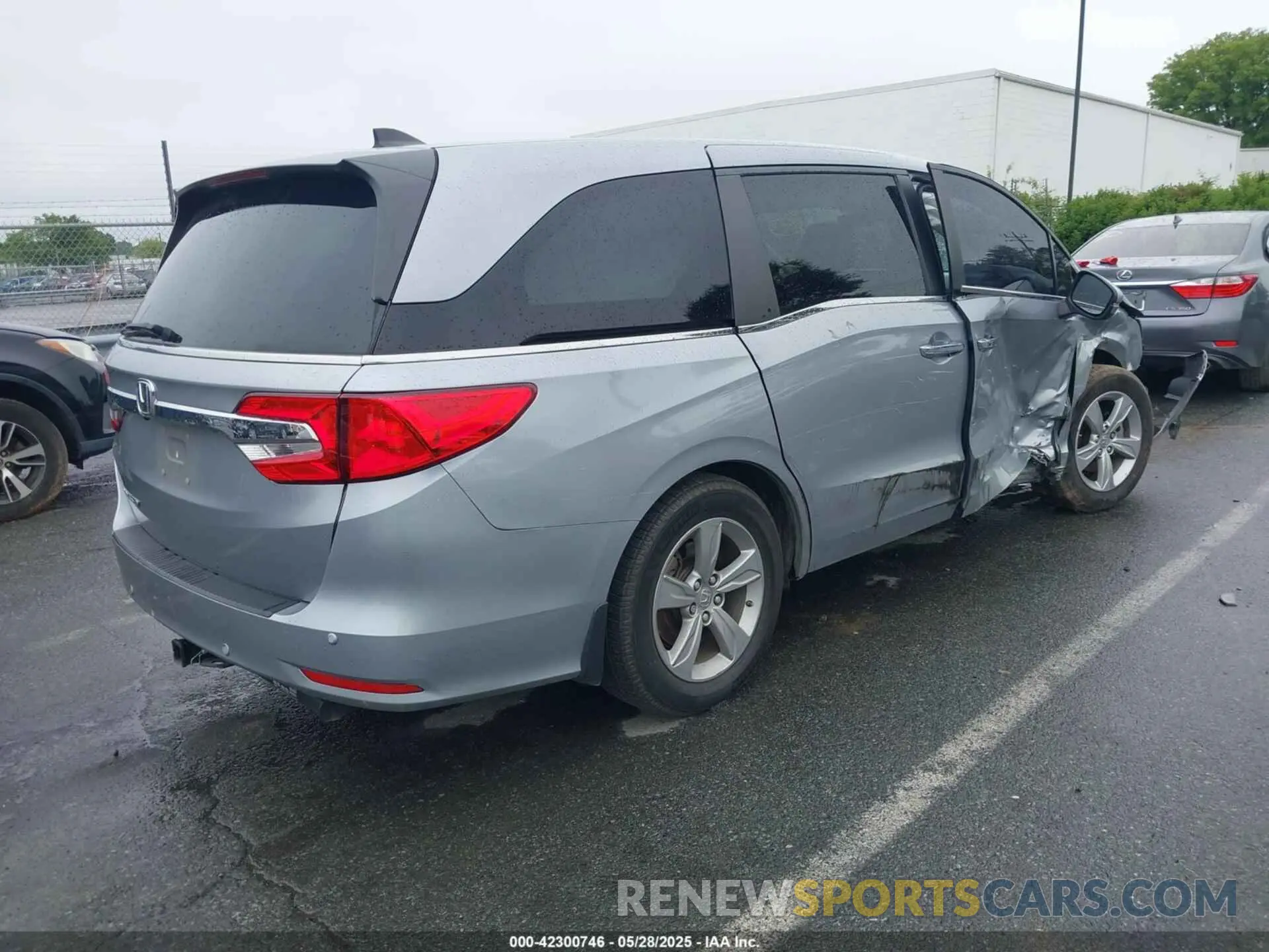 4 Photograph of a damaged car 5FNRL6H73KB001750 HONDA ODYSSEY 2019