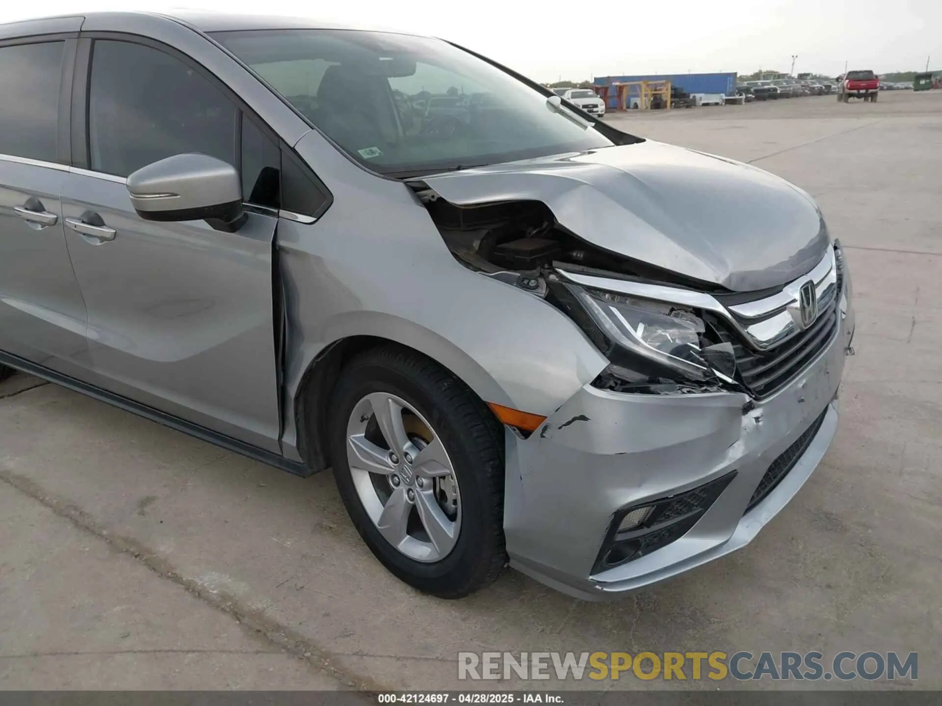 17 Photograph of a damaged car 5FNRL6H73KB130068 HONDA ODYSSEY 2019