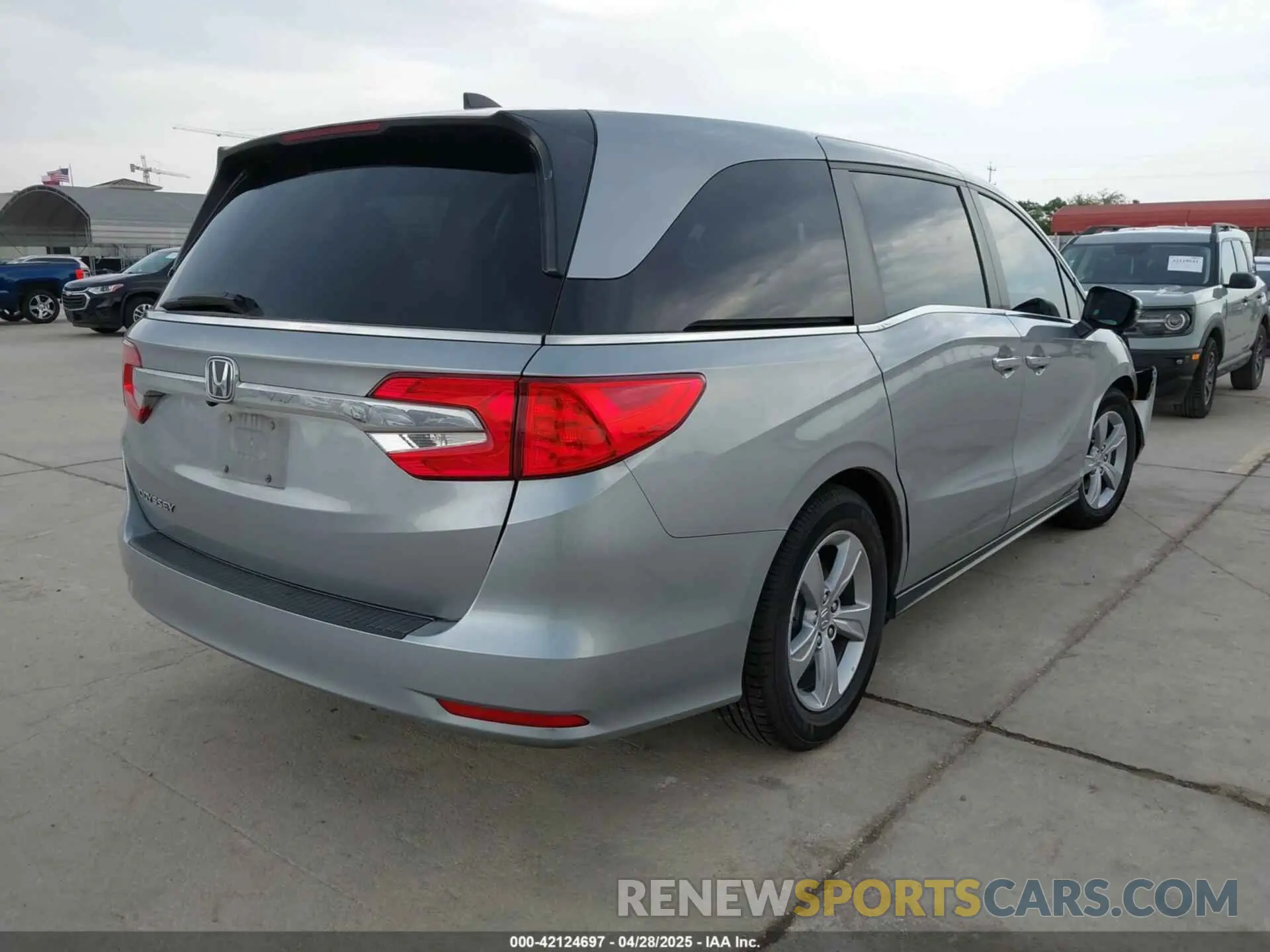 4 Photograph of a damaged car 5FNRL6H73KB130068 HONDA ODYSSEY 2019