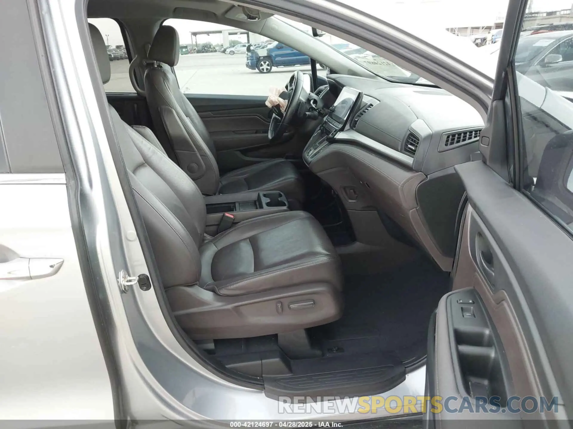 5 Photograph of a damaged car 5FNRL6H73KB130068 HONDA ODYSSEY 2019