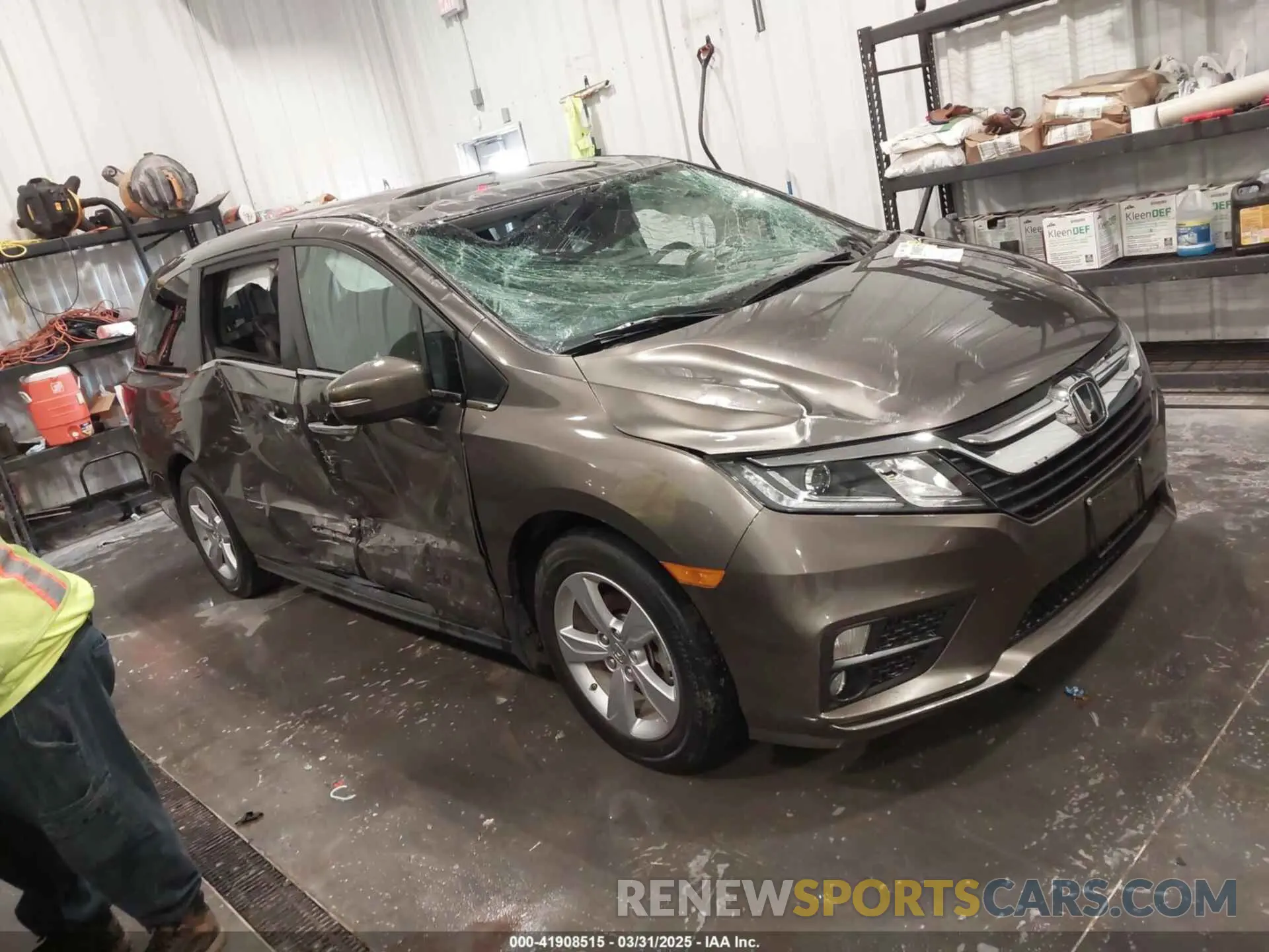 1 Photograph of a damaged car 5FNRL6H73KB135075 HONDA ODYSSEY 2019