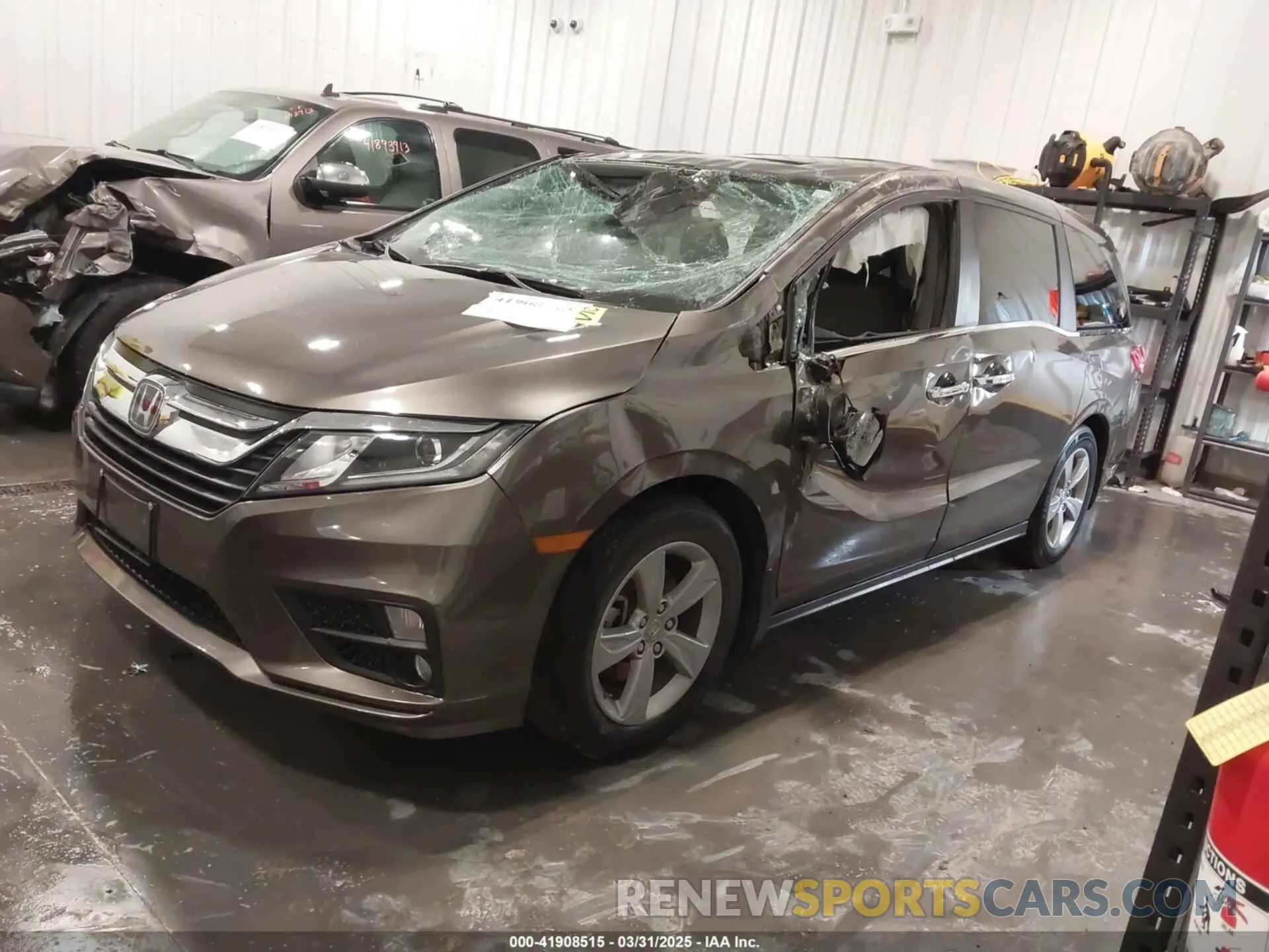 2 Photograph of a damaged car 5FNRL6H73KB135075 HONDA ODYSSEY 2019