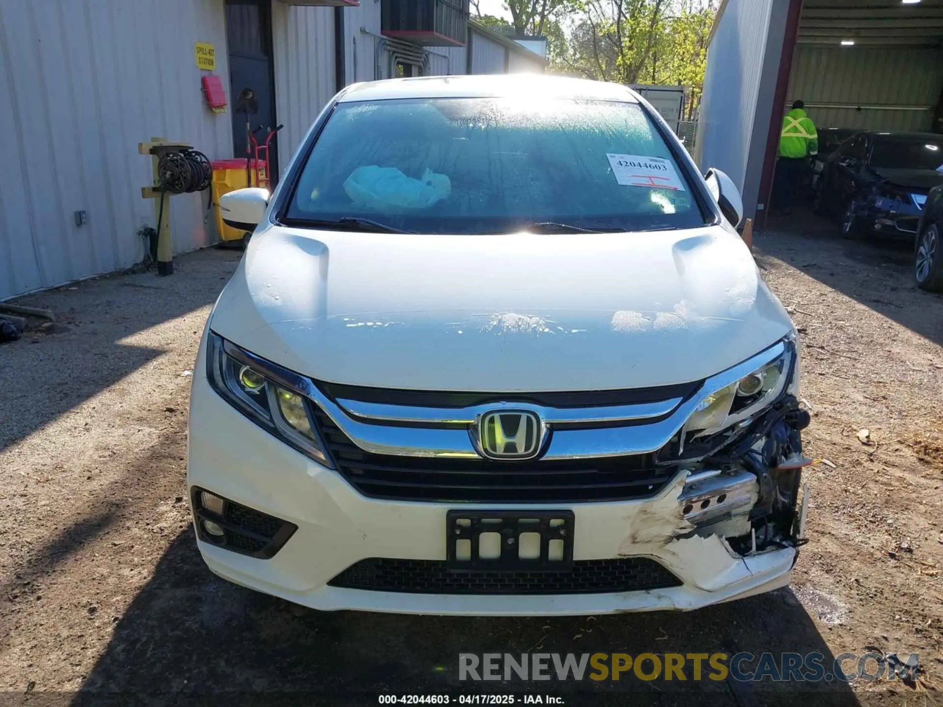 12 Photograph of a damaged car 5FNRL6H74KB015835 HONDA ODYSSEY 2019