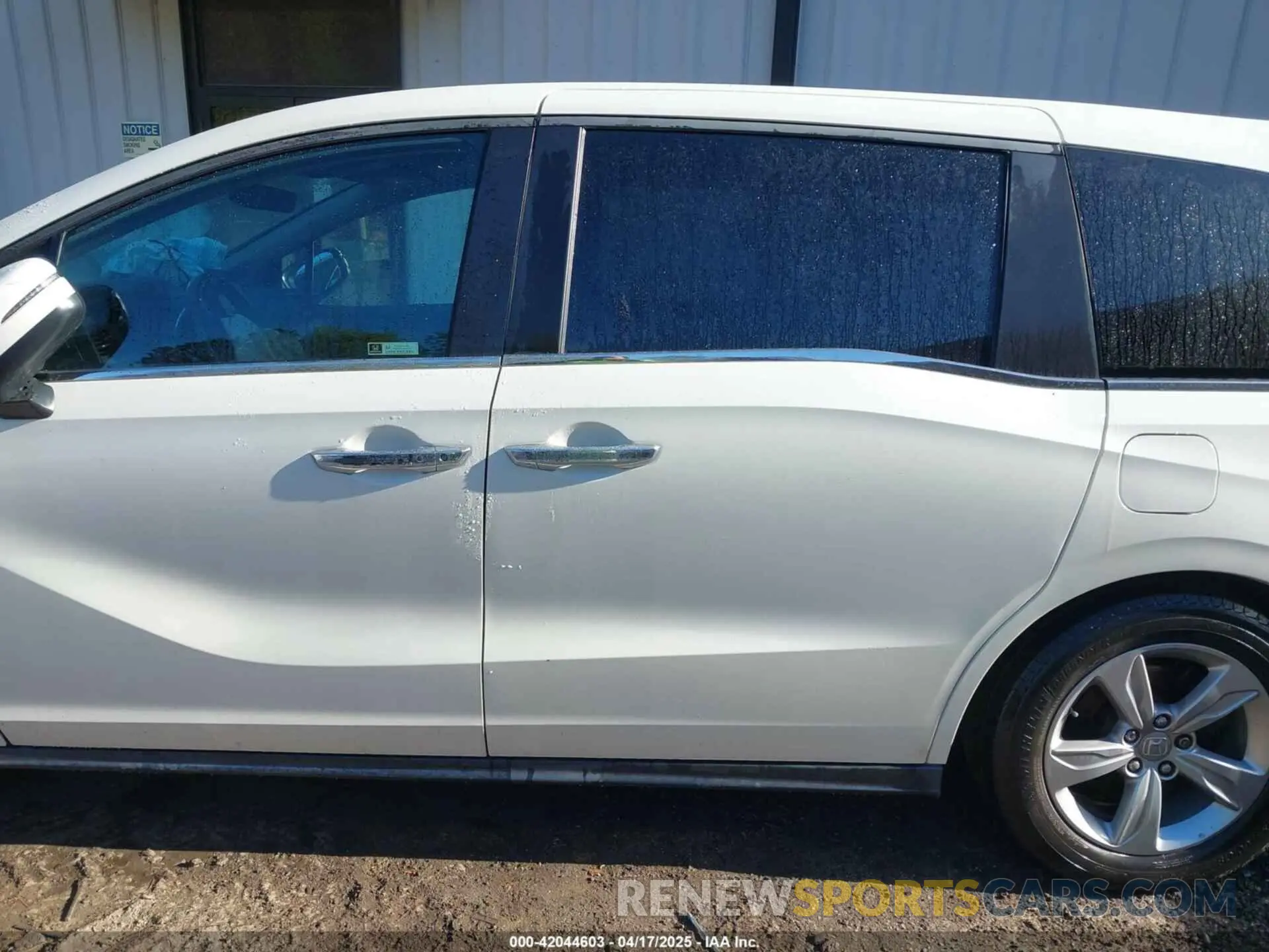 14 Photograph of a damaged car 5FNRL6H74KB015835 HONDA ODYSSEY 2019