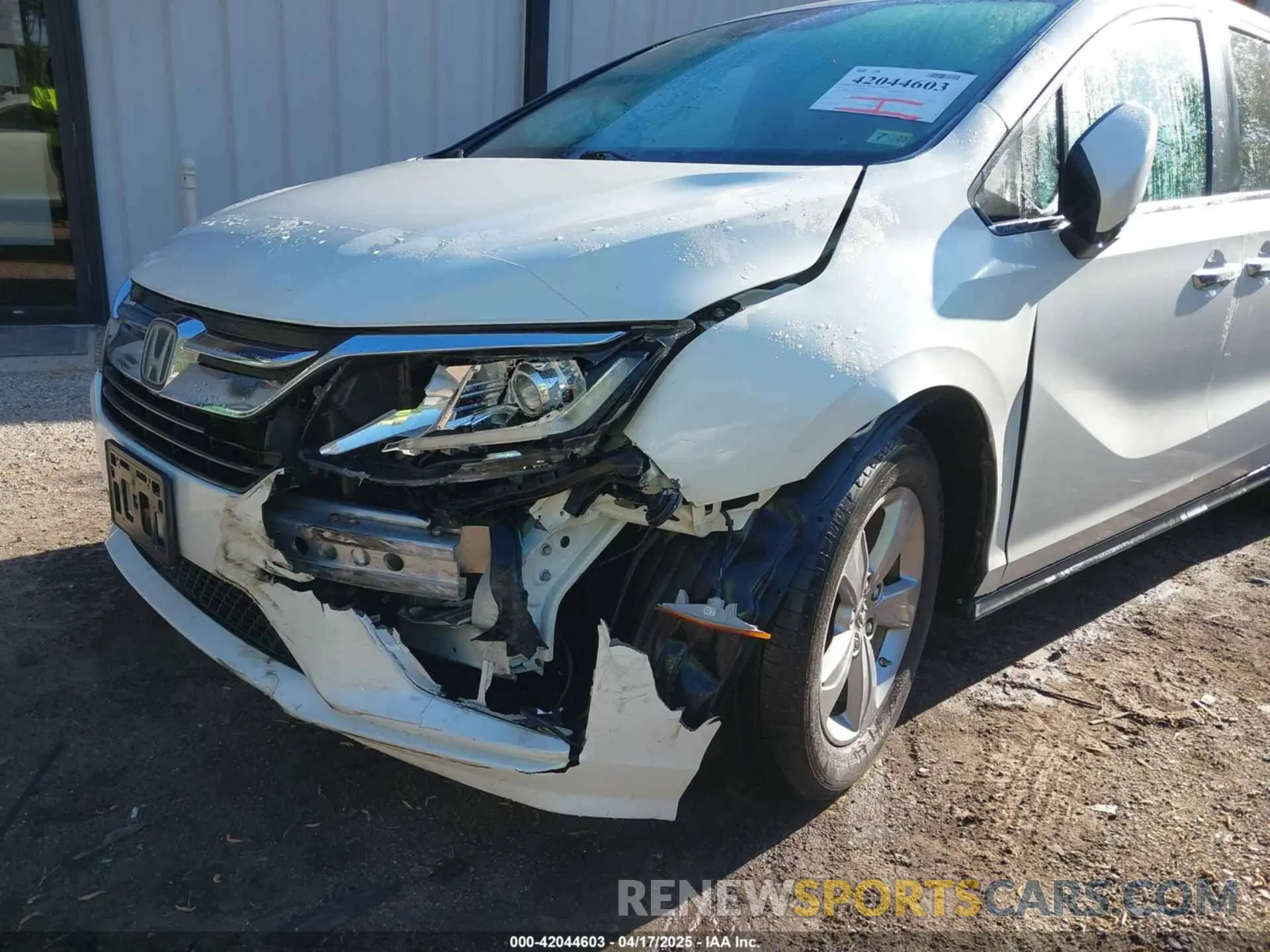 6 Photograph of a damaged car 5FNRL6H74KB015835 HONDA ODYSSEY 2019