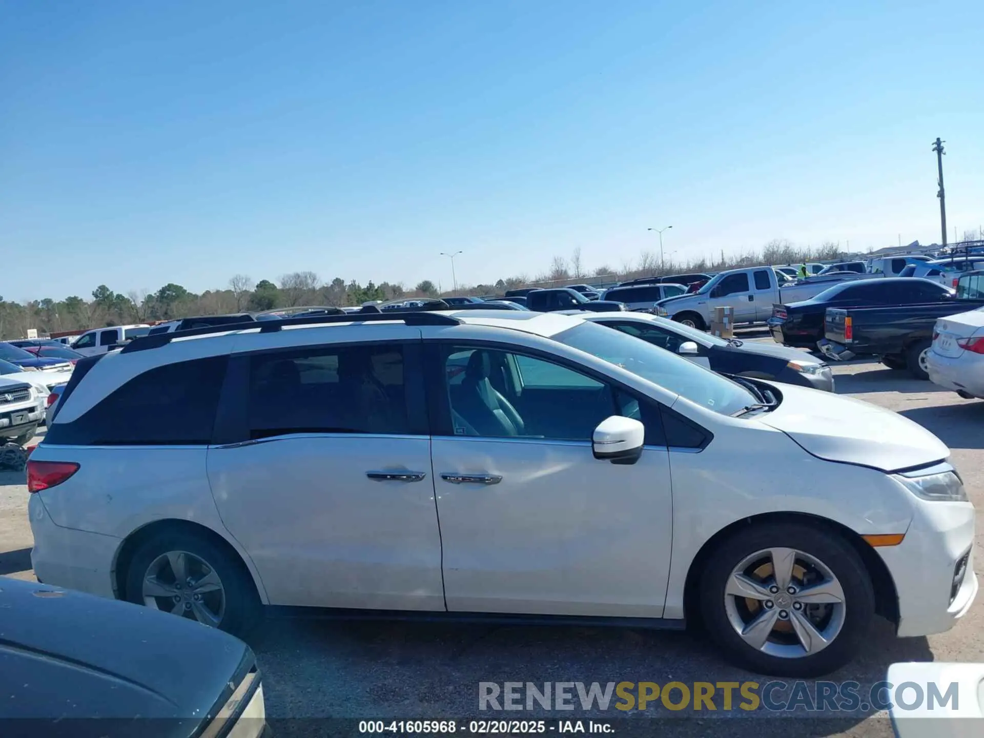 12 Photograph of a damaged car 5FNRL6H74KB047698 HONDA ODYSSEY 2019