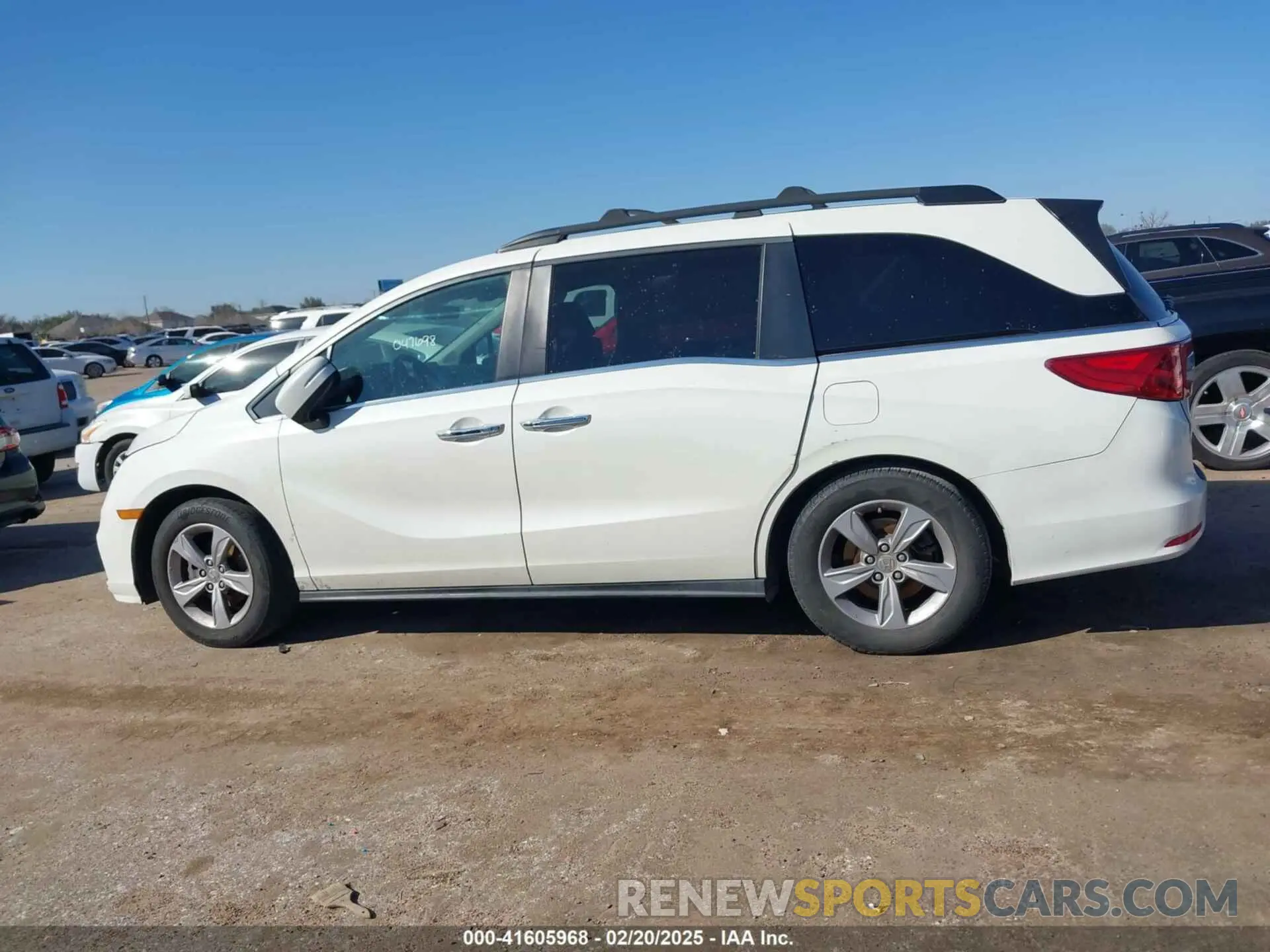 13 Photograph of a damaged car 5FNRL6H74KB047698 HONDA ODYSSEY 2019