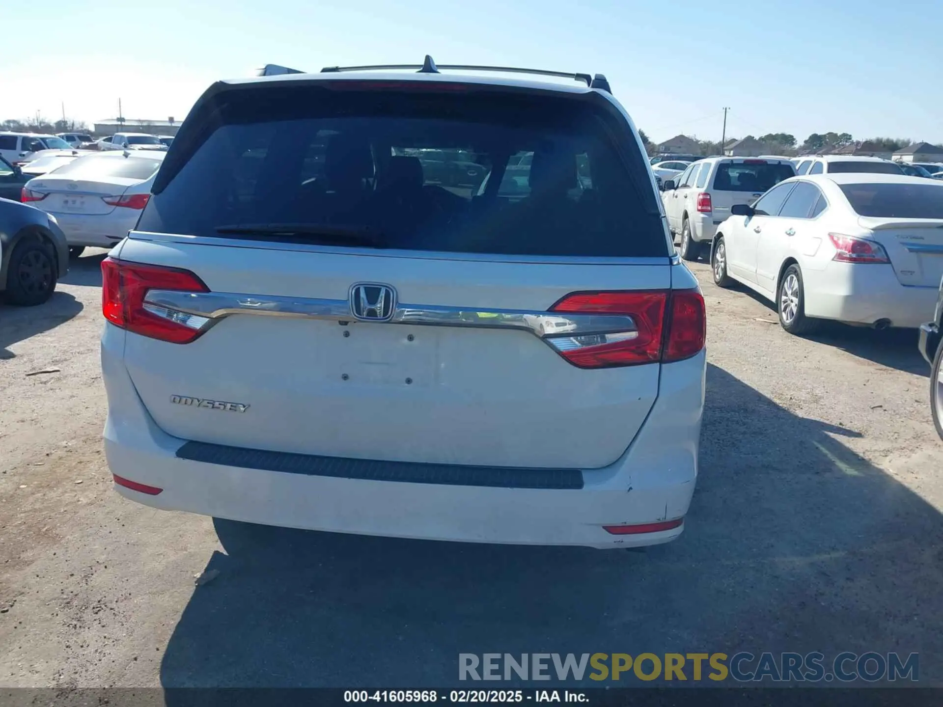 15 Photograph of a damaged car 5FNRL6H74KB047698 HONDA ODYSSEY 2019