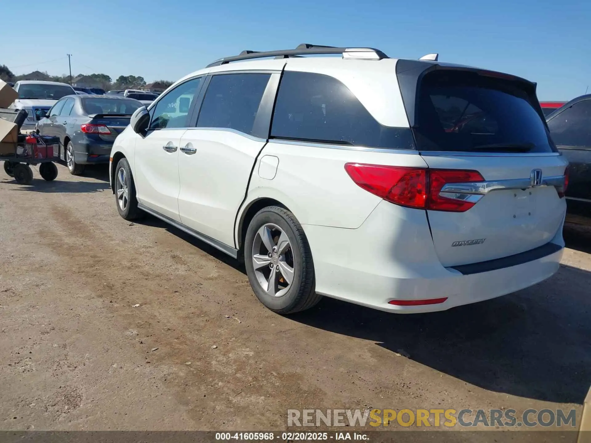 3 Photograph of a damaged car 5FNRL6H74KB047698 HONDA ODYSSEY 2019