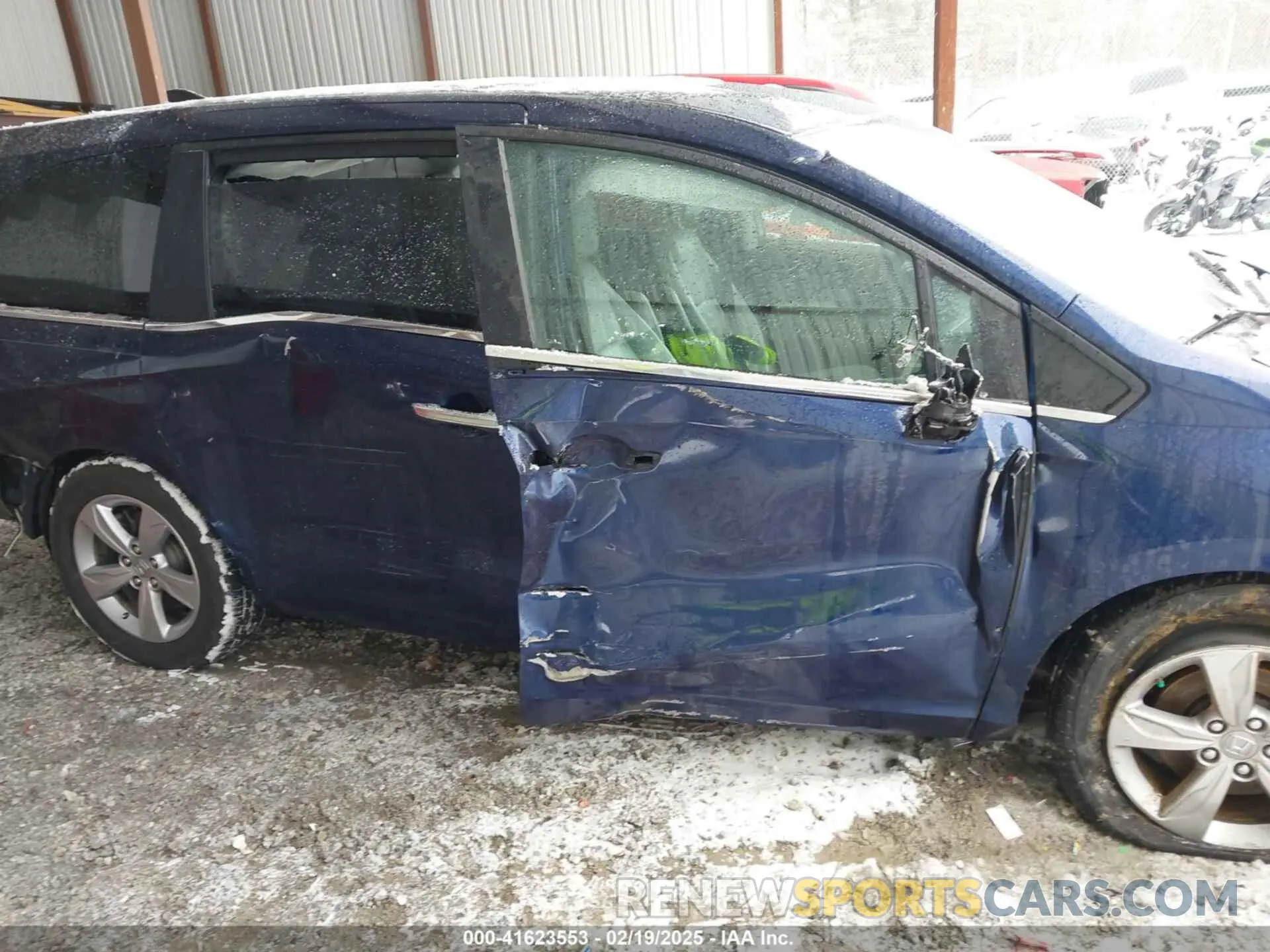 17 Photograph of a damaged car 5FNRL6H74KB073220 HONDA ODYSSEY 2019