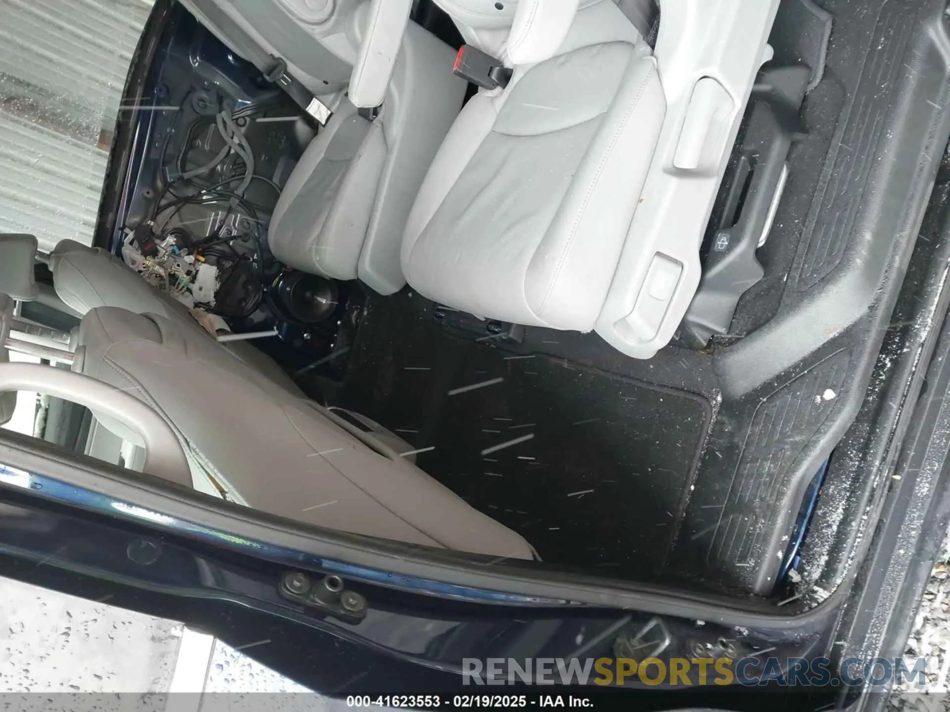 8 Photograph of a damaged car 5FNRL6H74KB073220 HONDA ODYSSEY 2019