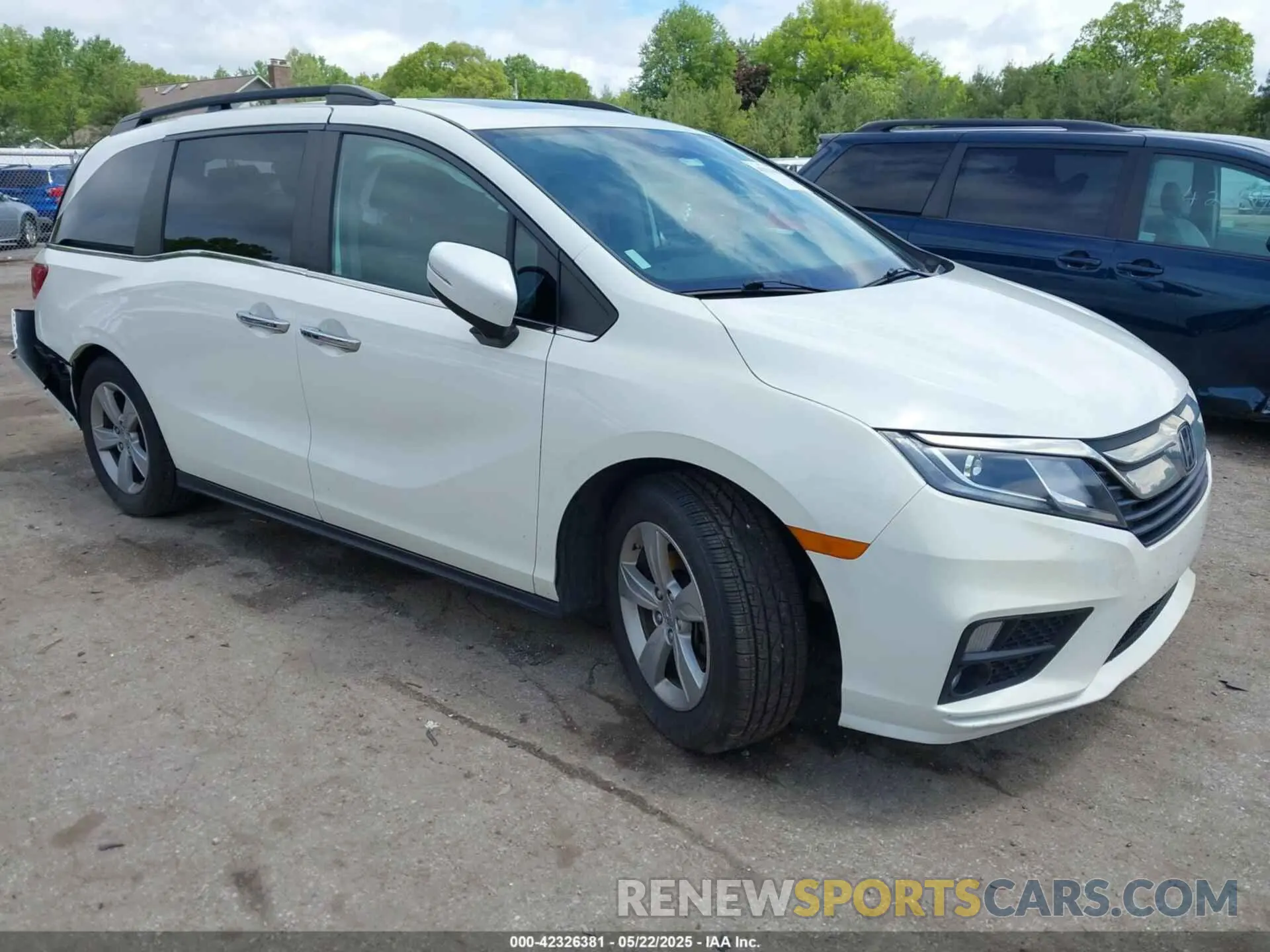 1 Photograph of a damaged car 5FNRL6H74KB097436 HONDA ODYSSEY 2019