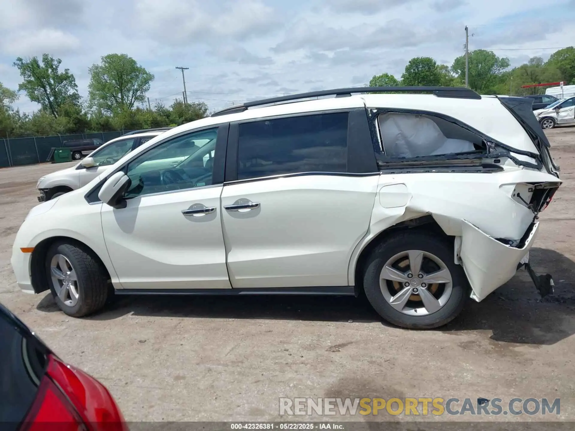 14 Photograph of a damaged car 5FNRL6H74KB097436 HONDA ODYSSEY 2019