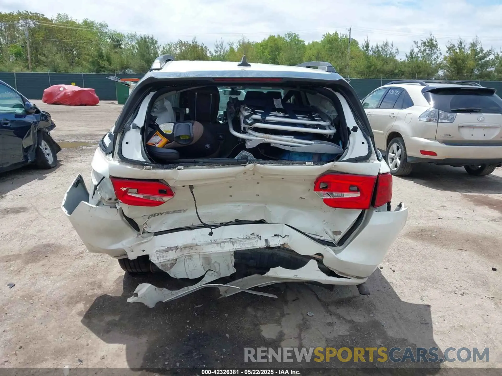 16 Photograph of a damaged car 5FNRL6H74KB097436 HONDA ODYSSEY 2019