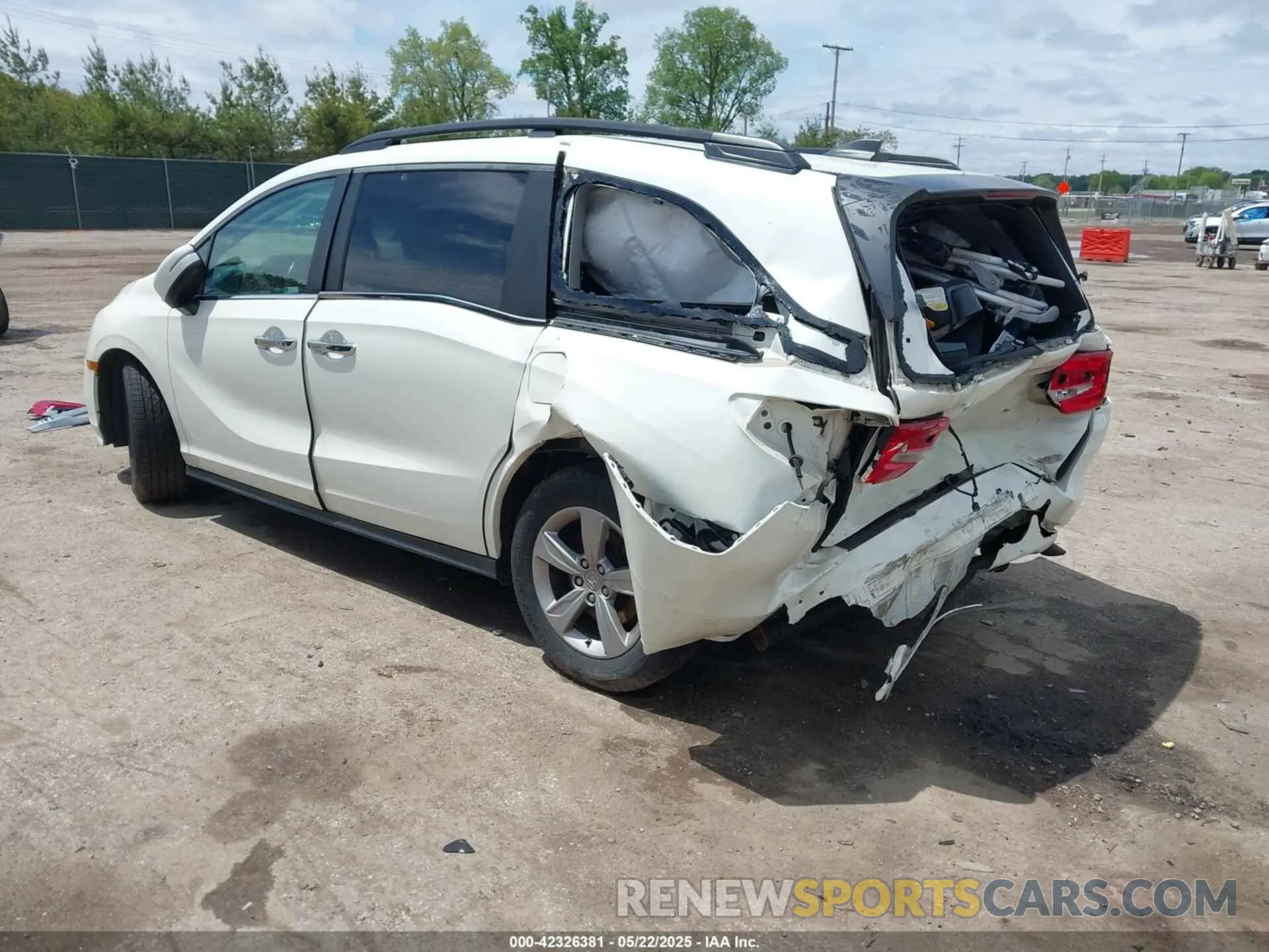3 Photograph of a damaged car 5FNRL6H74KB097436 HONDA ODYSSEY 2019