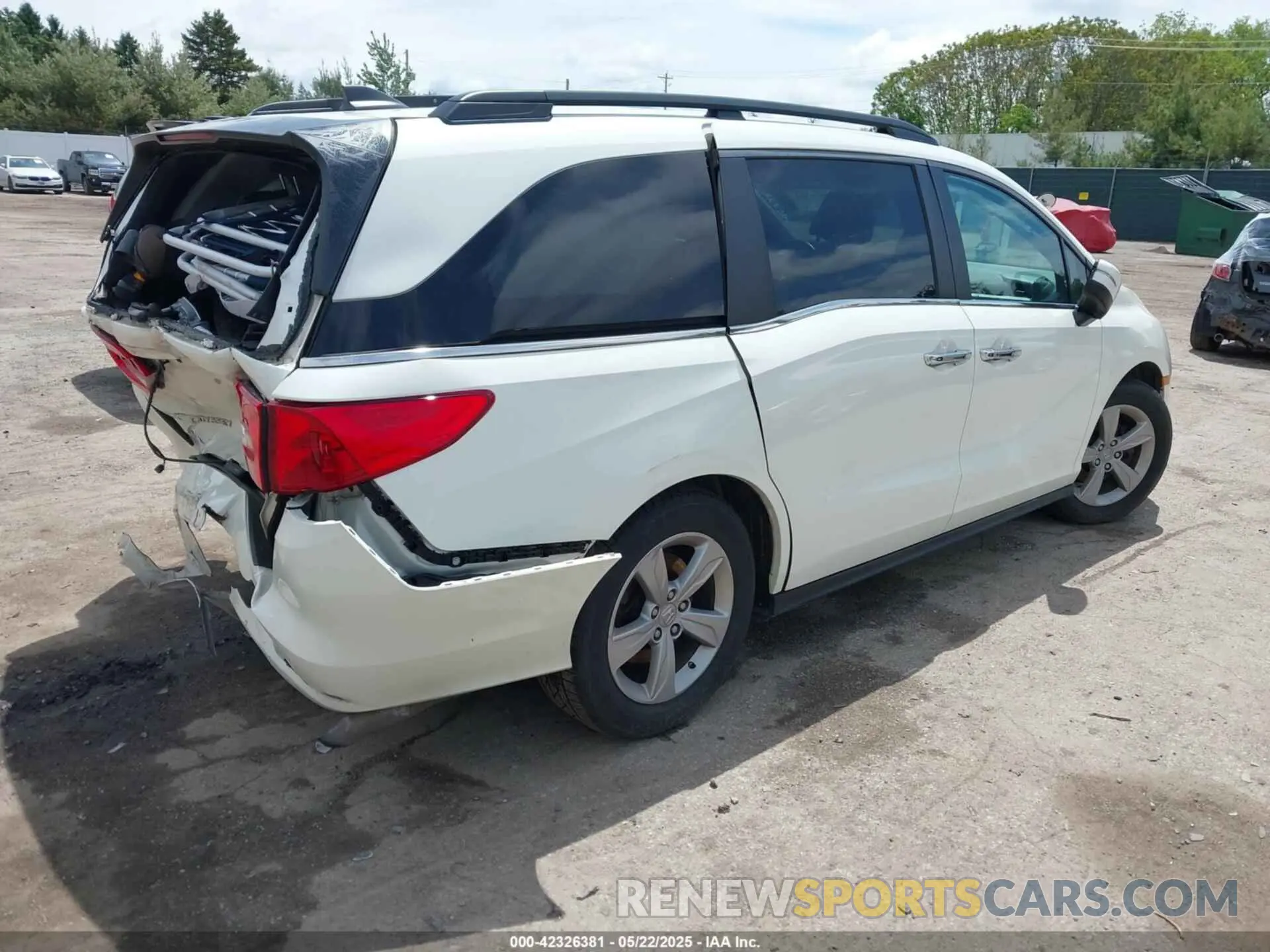 4 Photograph of a damaged car 5FNRL6H74KB097436 HONDA ODYSSEY 2019