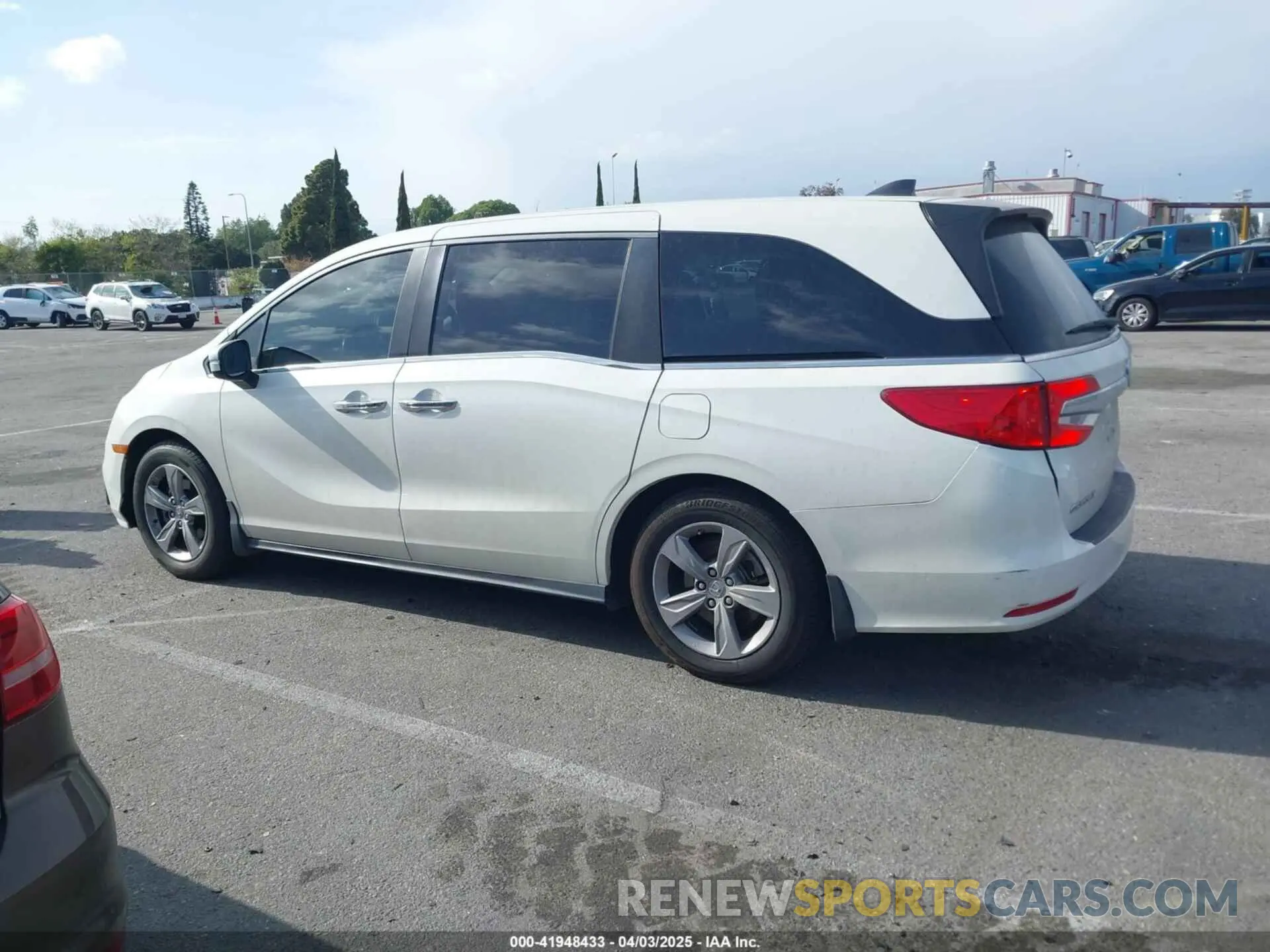 14 Photograph of a damaged car 5FNRL6H74KB103686 HONDA ODYSSEY 2019