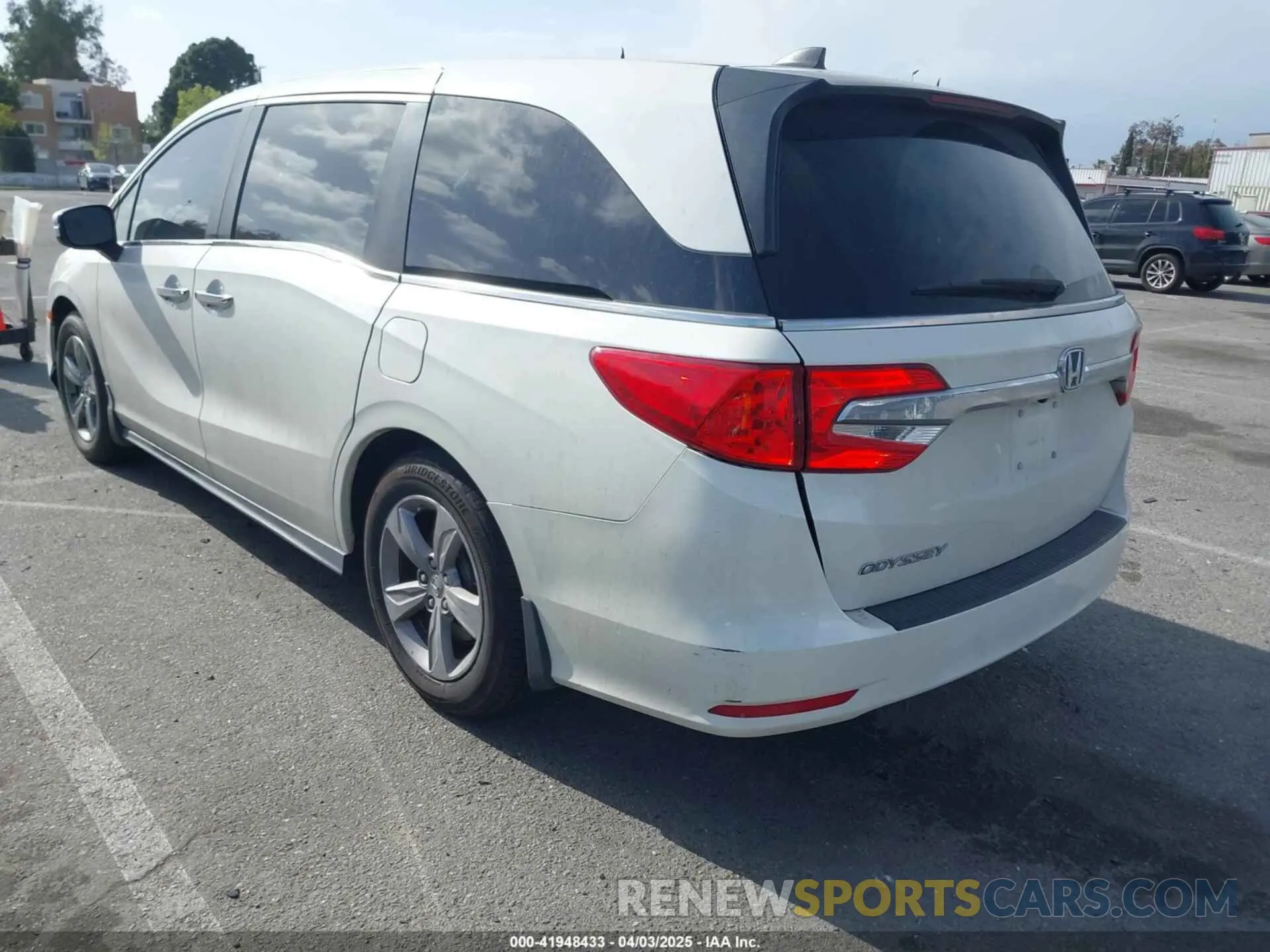 3 Photograph of a damaged car 5FNRL6H74KB103686 HONDA ODYSSEY 2019