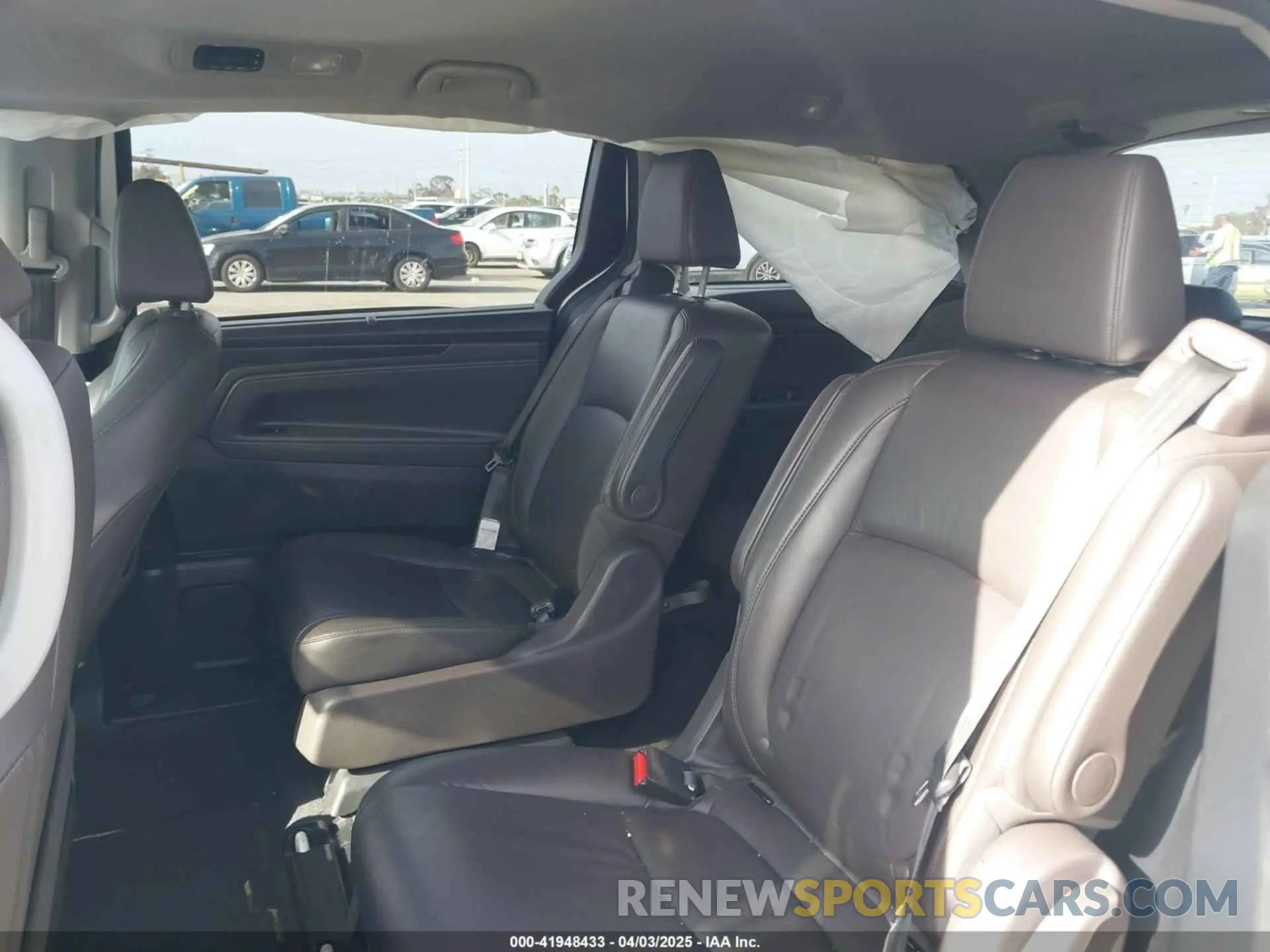 8 Photograph of a damaged car 5FNRL6H74KB103686 HONDA ODYSSEY 2019