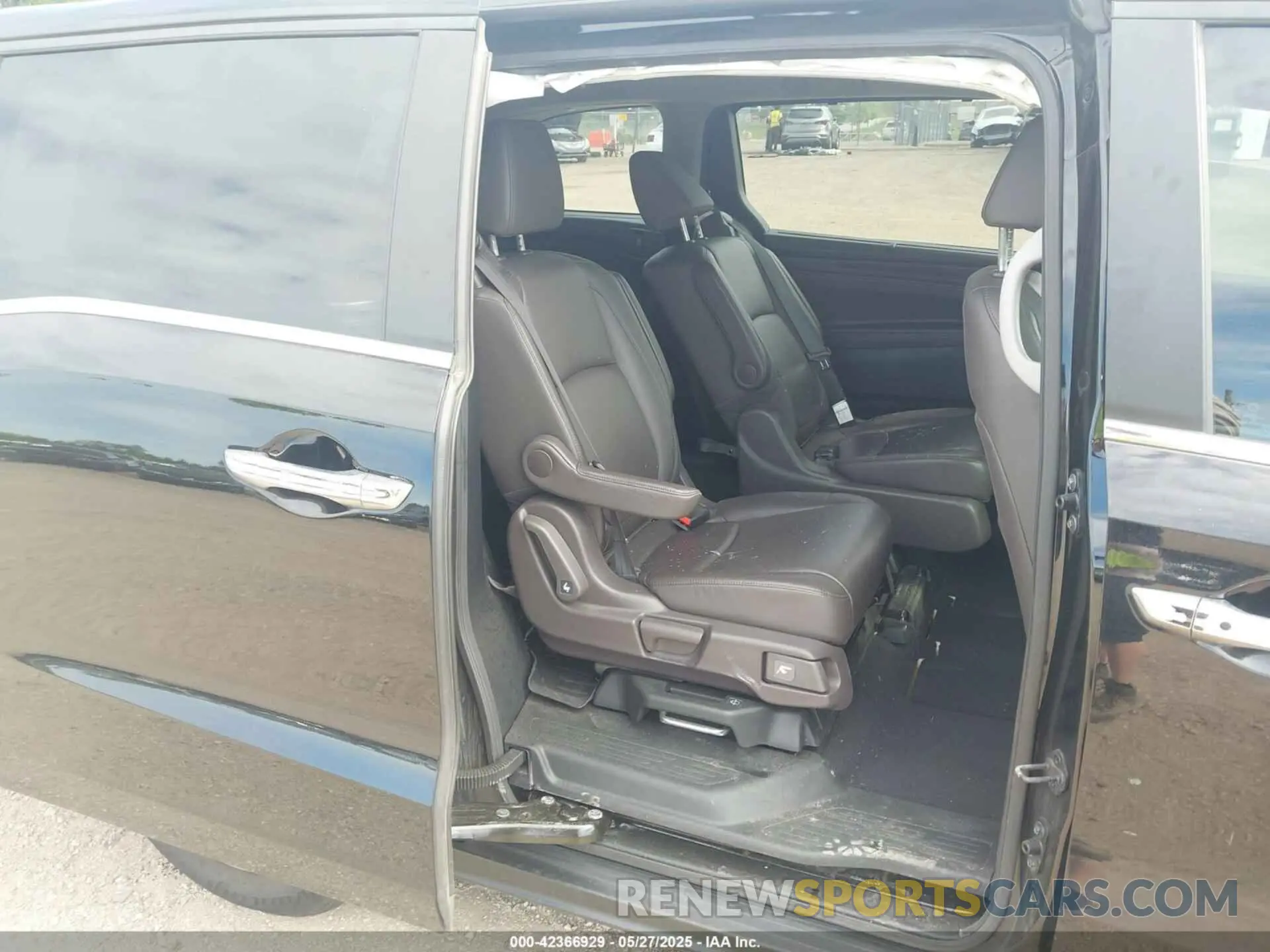 8 Photograph of a damaged car 5FNRL6H74KB106426 HONDA ODYSSEY 2019