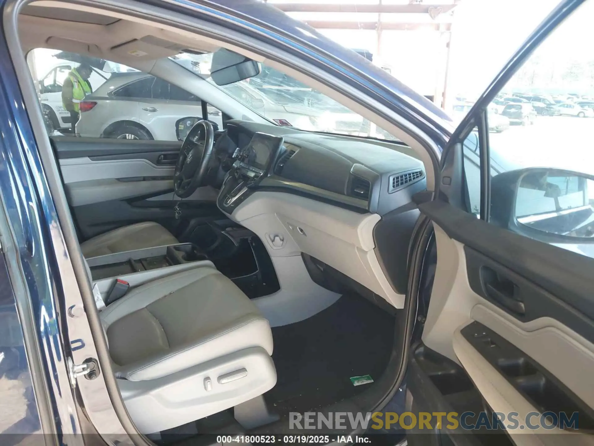 5 Photograph of a damaged car 5FNRL6H74KB126773 HONDA ODYSSEY 2019