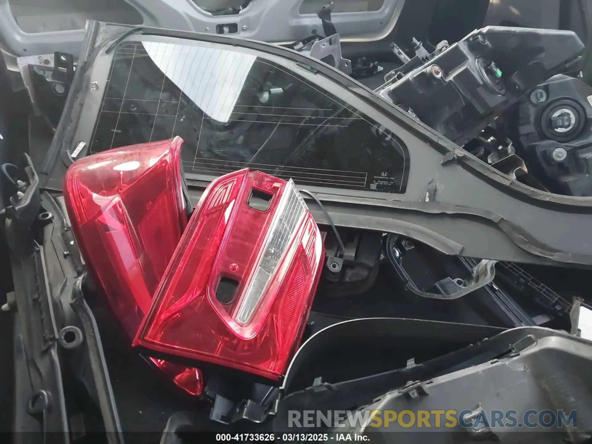12 Photograph of a damaged car 5FNRL6H75KB019232 HONDA ODYSSEY 2019