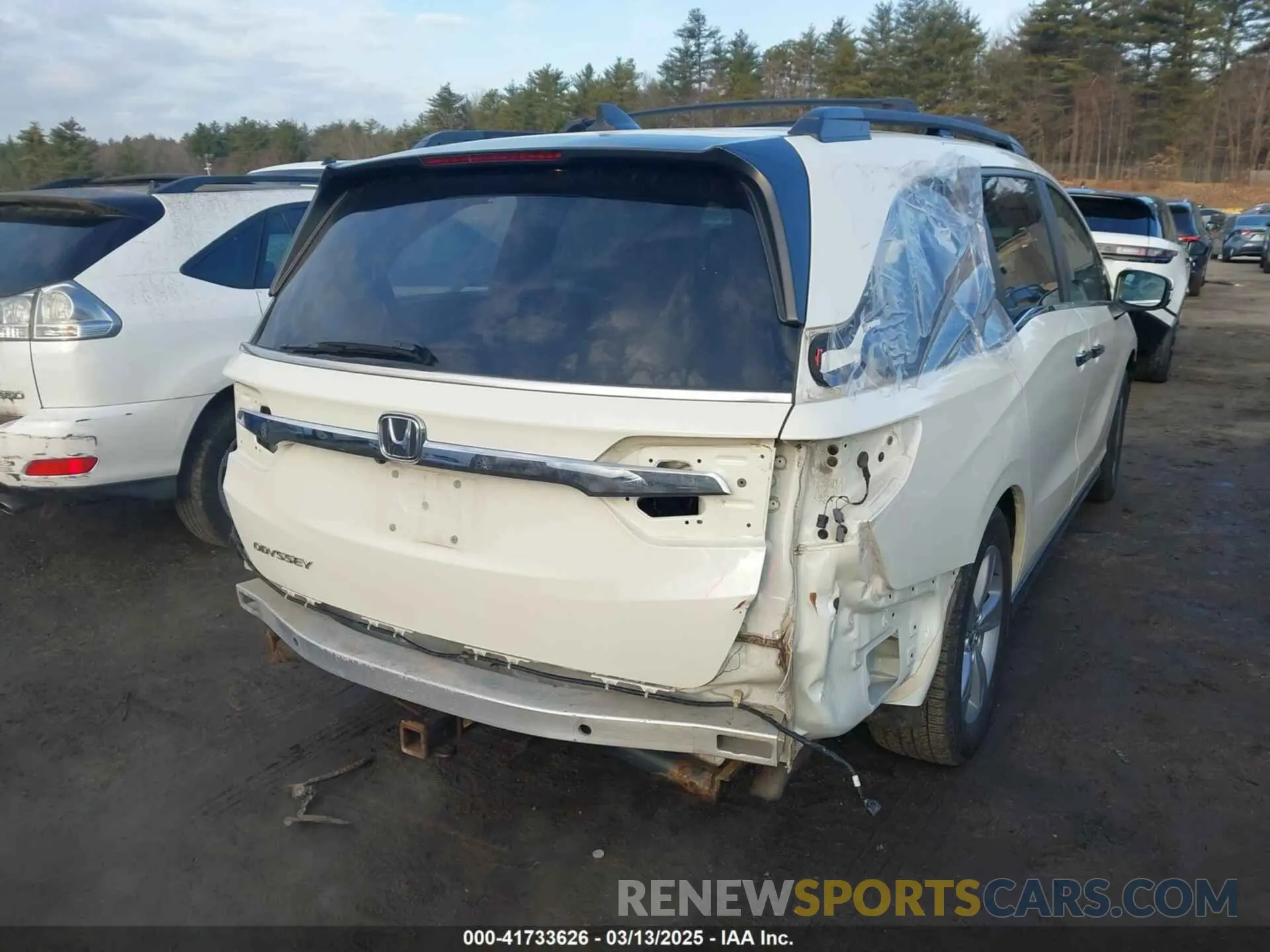 17 Photograph of a damaged car 5FNRL6H75KB019232 HONDA ODYSSEY 2019