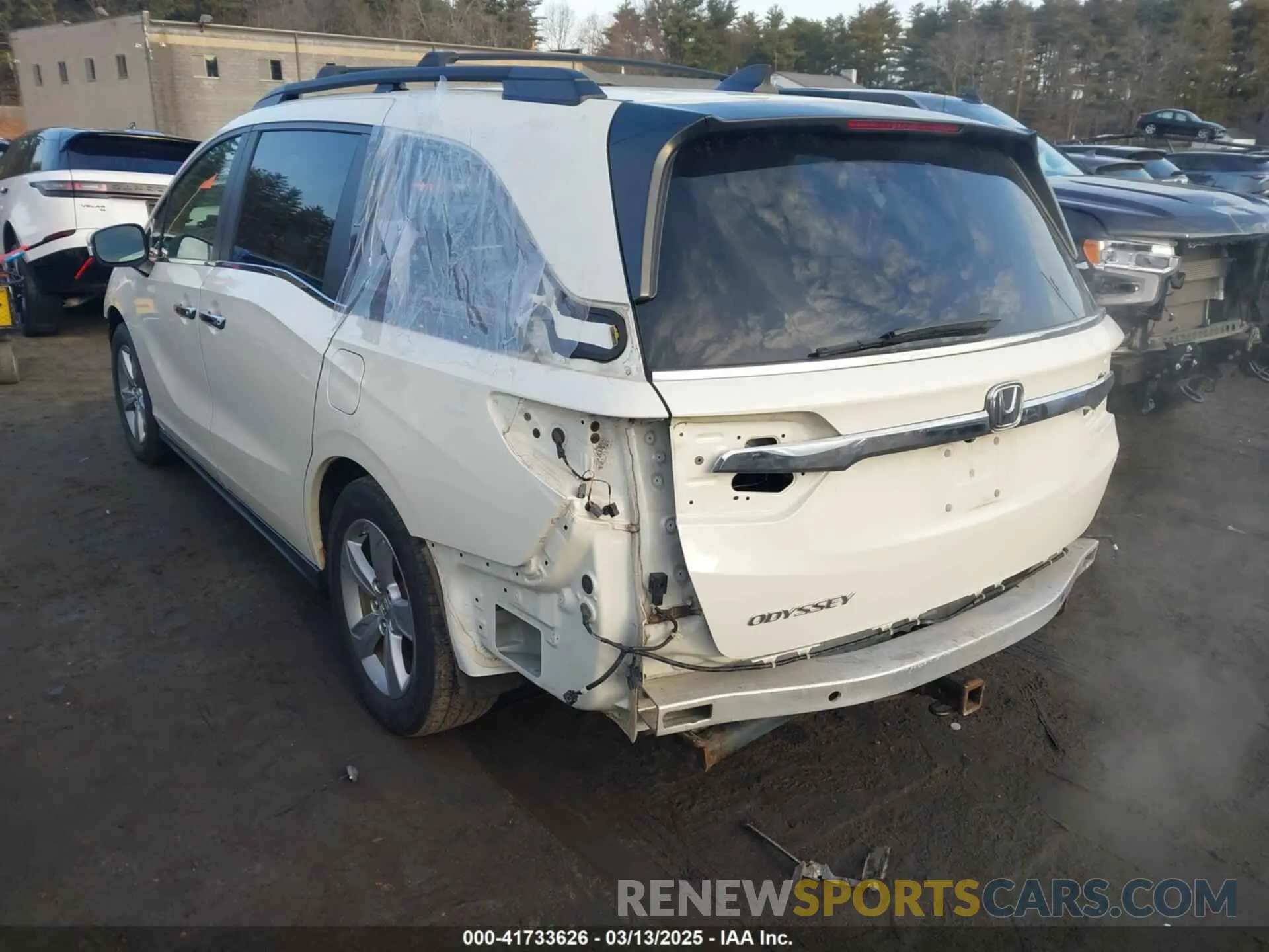 3 Photograph of a damaged car 5FNRL6H75KB019232 HONDA ODYSSEY 2019