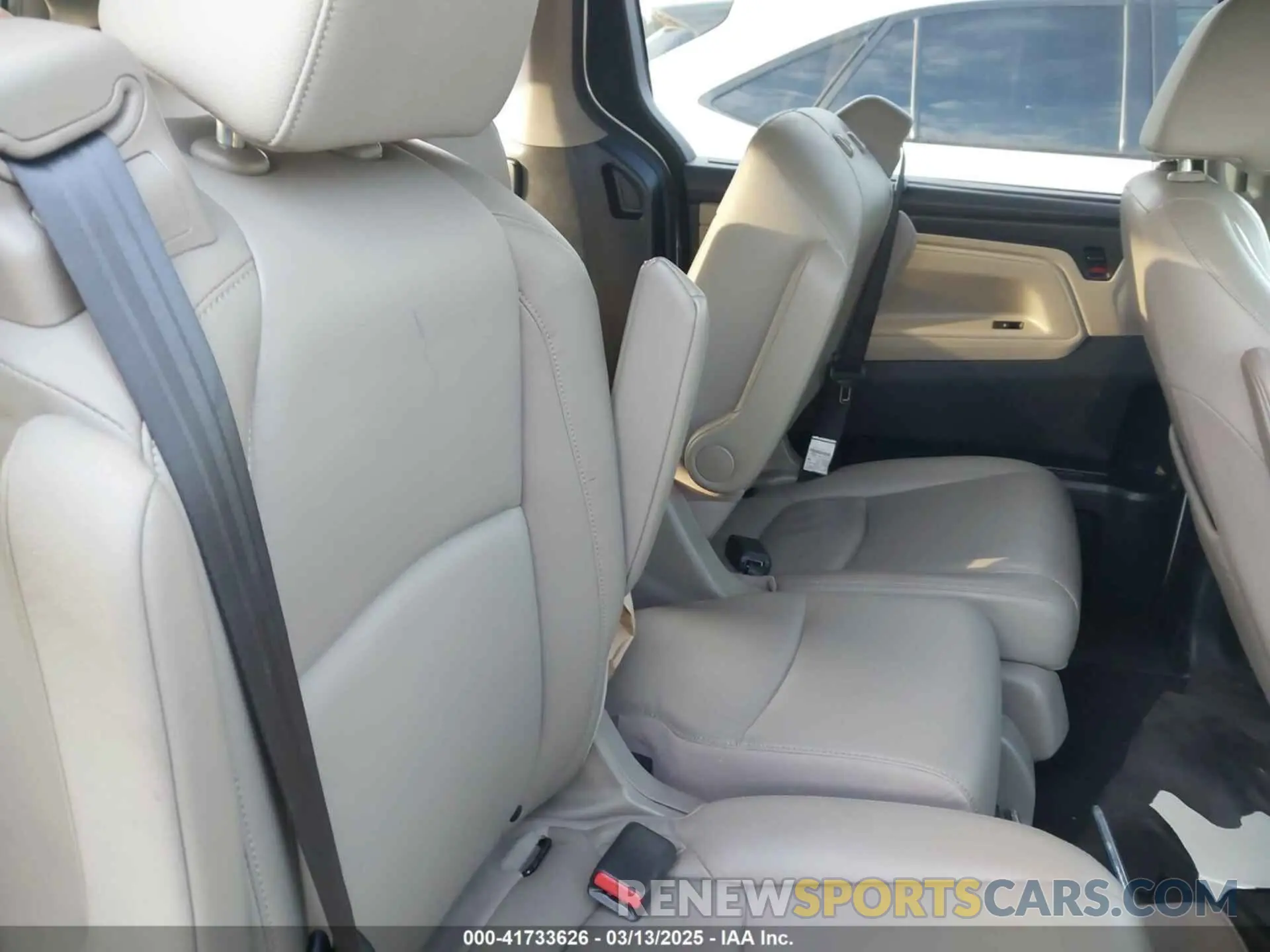 8 Photograph of a damaged car 5FNRL6H75KB019232 HONDA ODYSSEY 2019