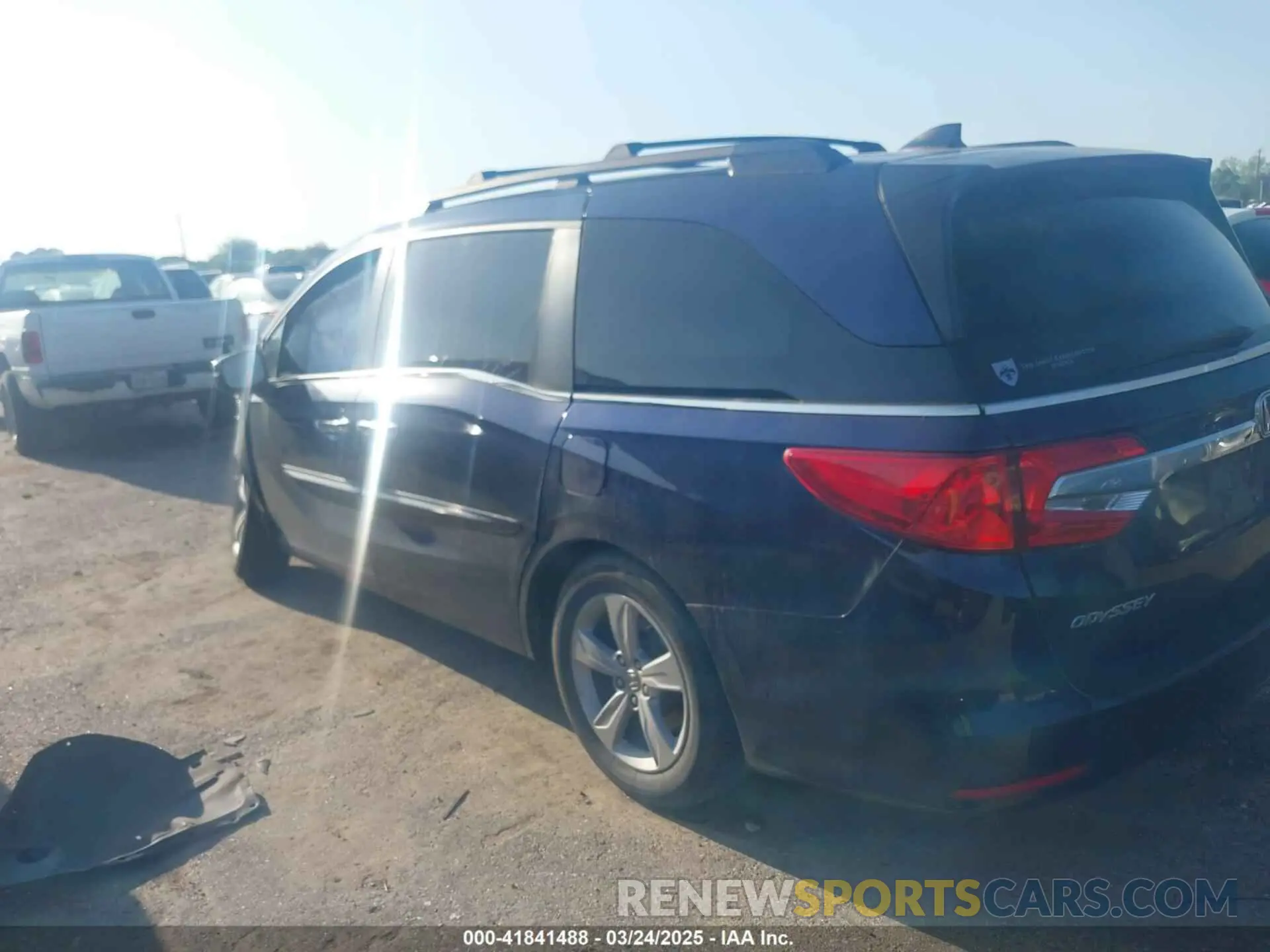 3 Photograph of a damaged car 5FNRL6H75KB054465 HONDA ODYSSEY 2019