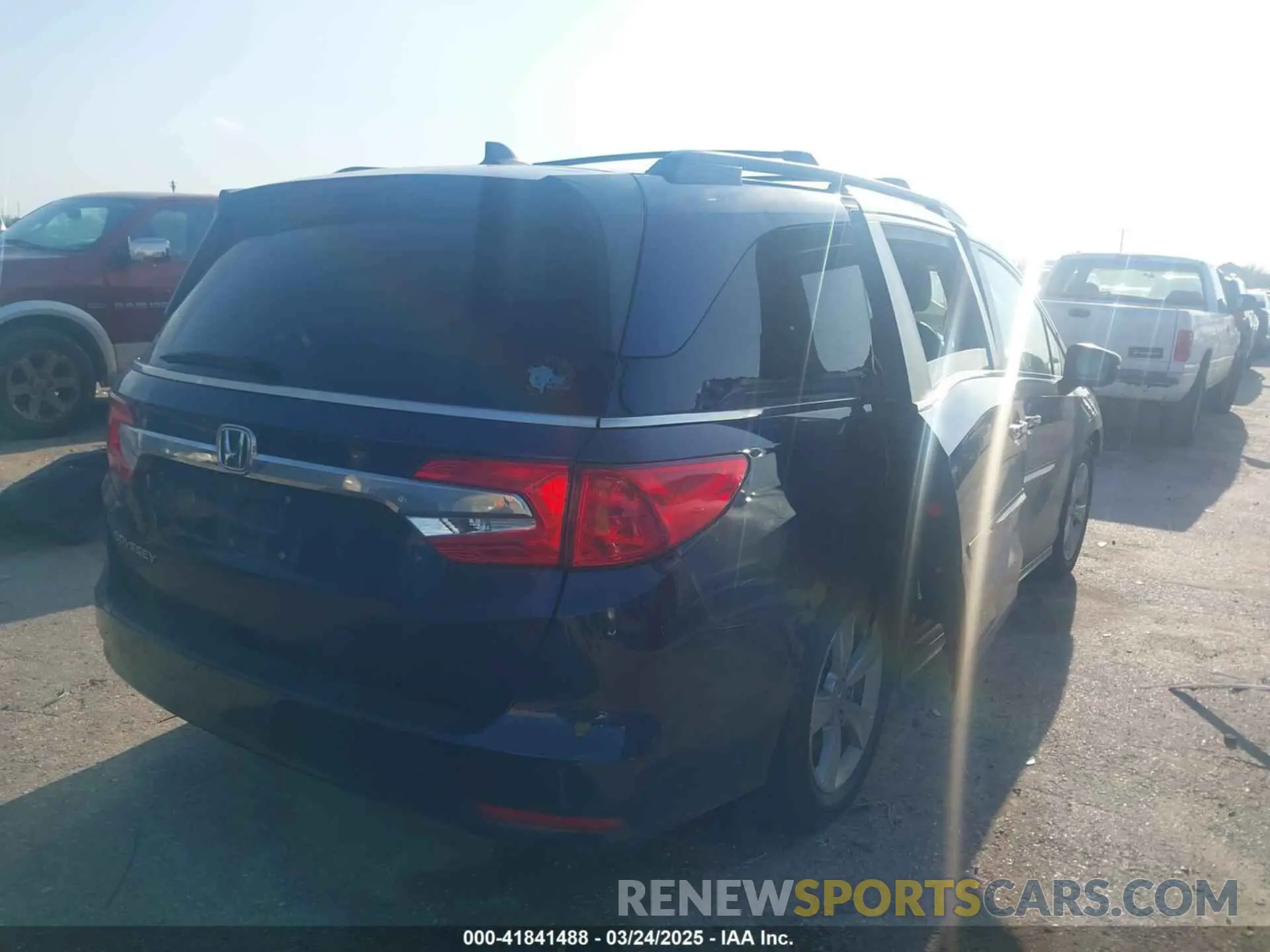 4 Photograph of a damaged car 5FNRL6H75KB054465 HONDA ODYSSEY 2019