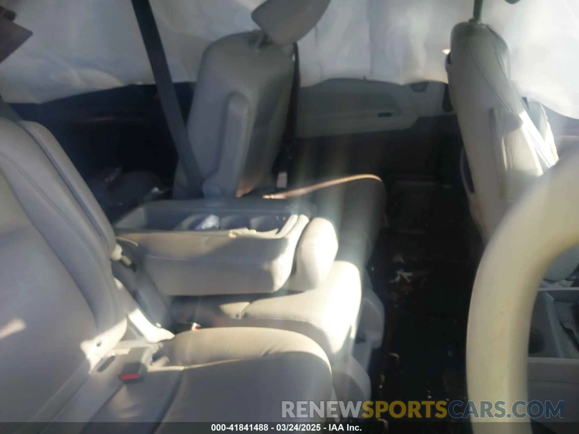 8 Photograph of a damaged car 5FNRL6H75KB054465 HONDA ODYSSEY 2019