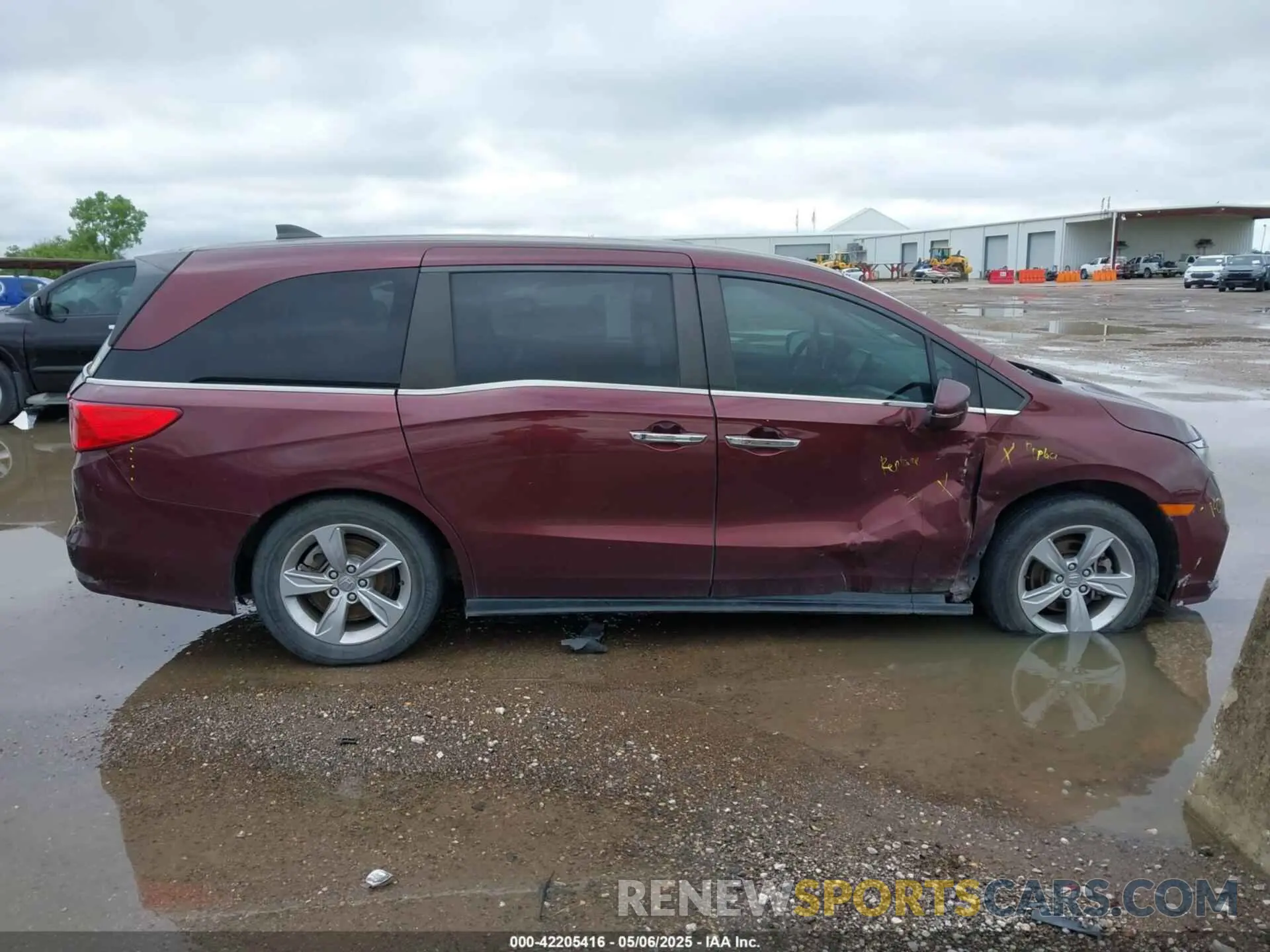 13 Photograph of a damaged car 5FNRL6H75KB075302 HONDA ODYSSEY 2019