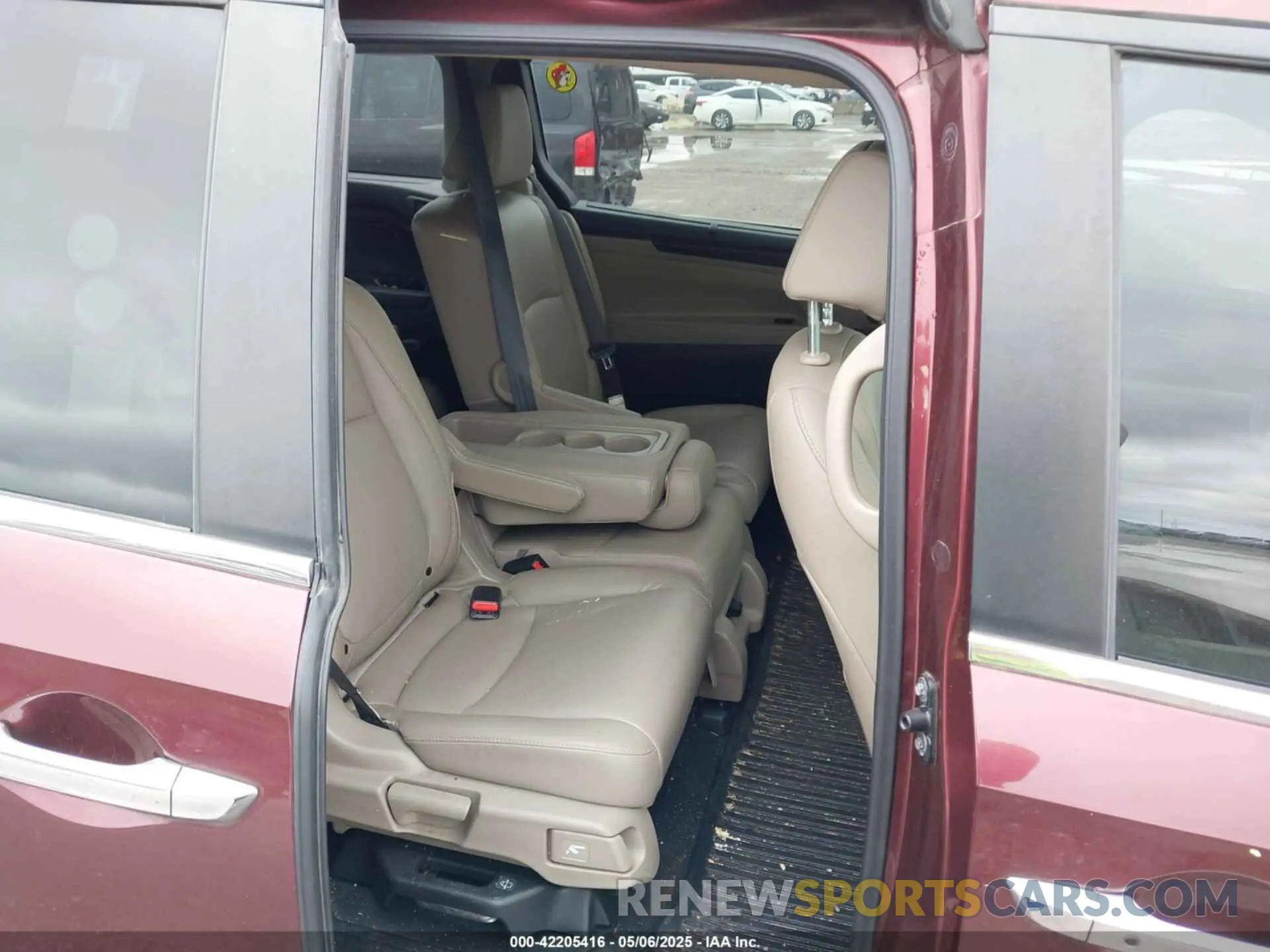 8 Photograph of a damaged car 5FNRL6H75KB075302 HONDA ODYSSEY 2019