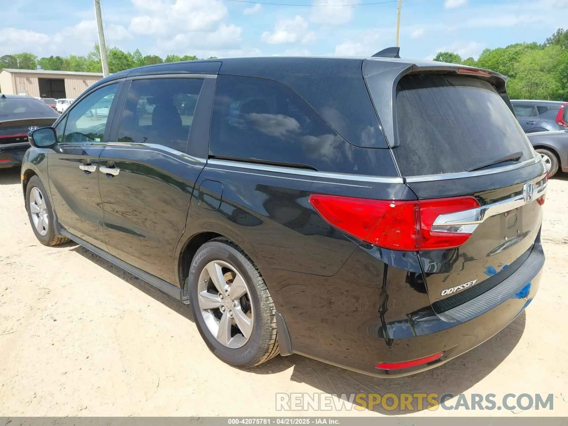 3 Photograph of a damaged car 5FNRL6H76KB005145 HONDA ODYSSEY 2019