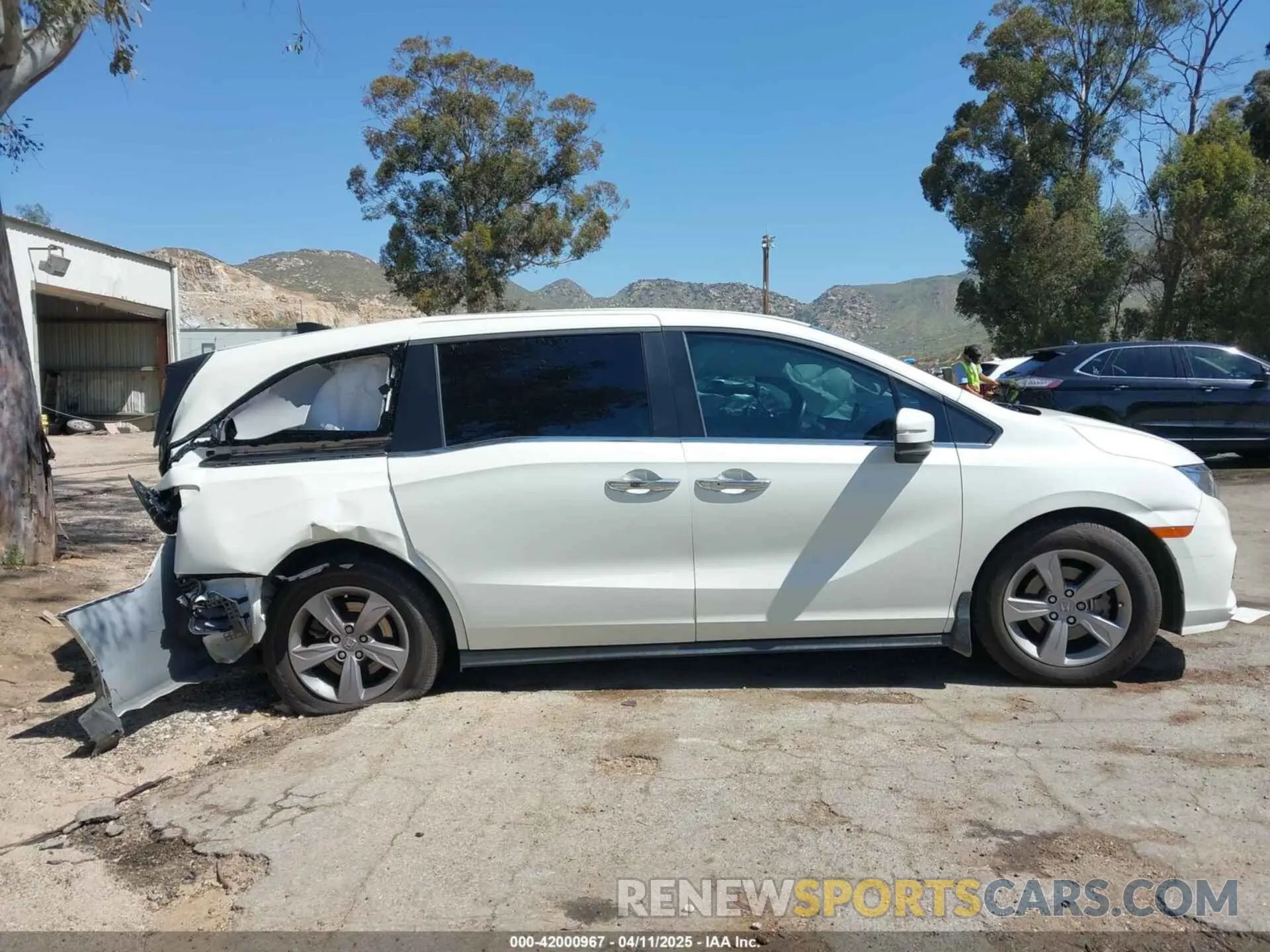 12 Photograph of a damaged car 5FNRL6H76KB066365 HONDA ODYSSEY 2019