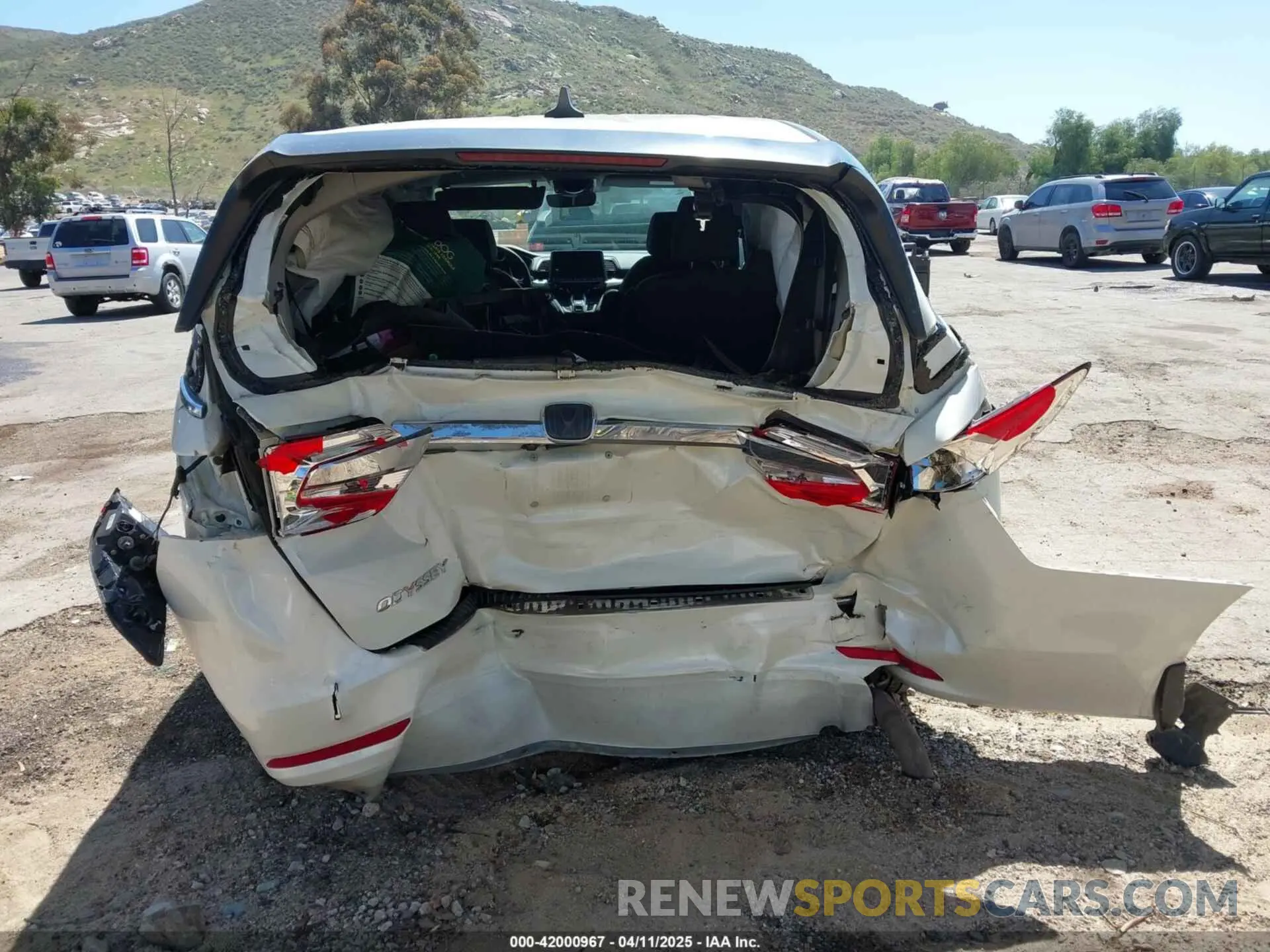 15 Photograph of a damaged car 5FNRL6H76KB066365 HONDA ODYSSEY 2019