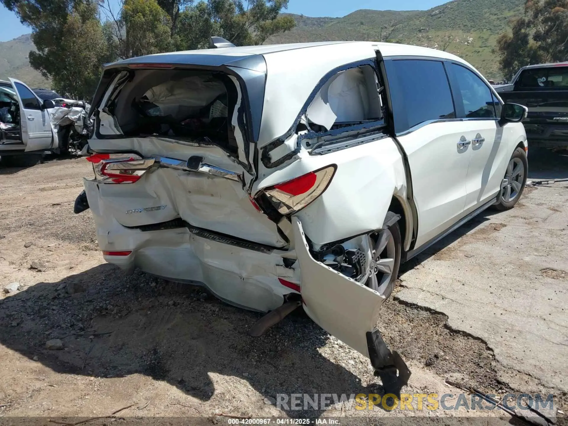16 Photograph of a damaged car 5FNRL6H76KB066365 HONDA ODYSSEY 2019