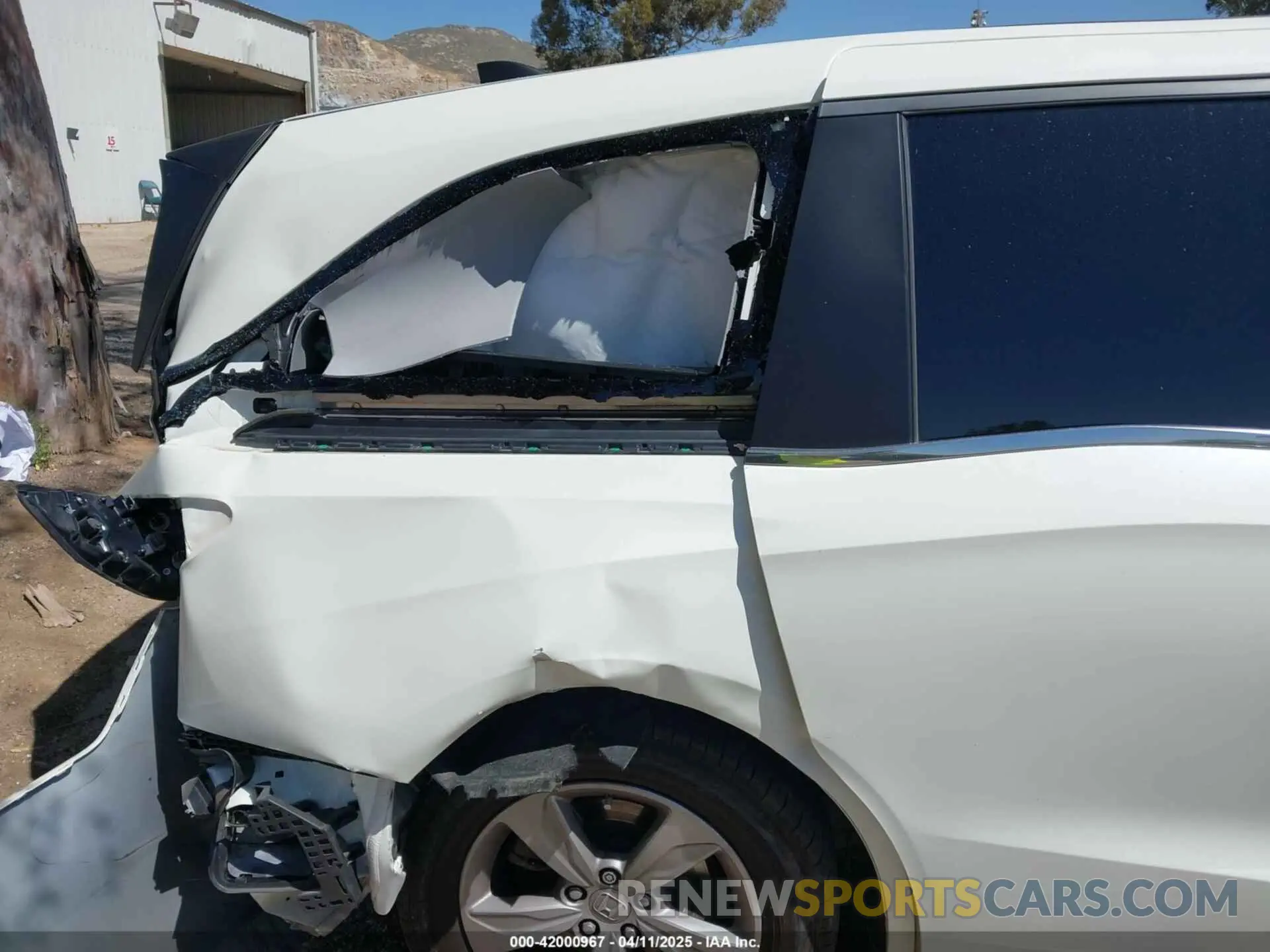18 Photograph of a damaged car 5FNRL6H76KB066365 HONDA ODYSSEY 2019