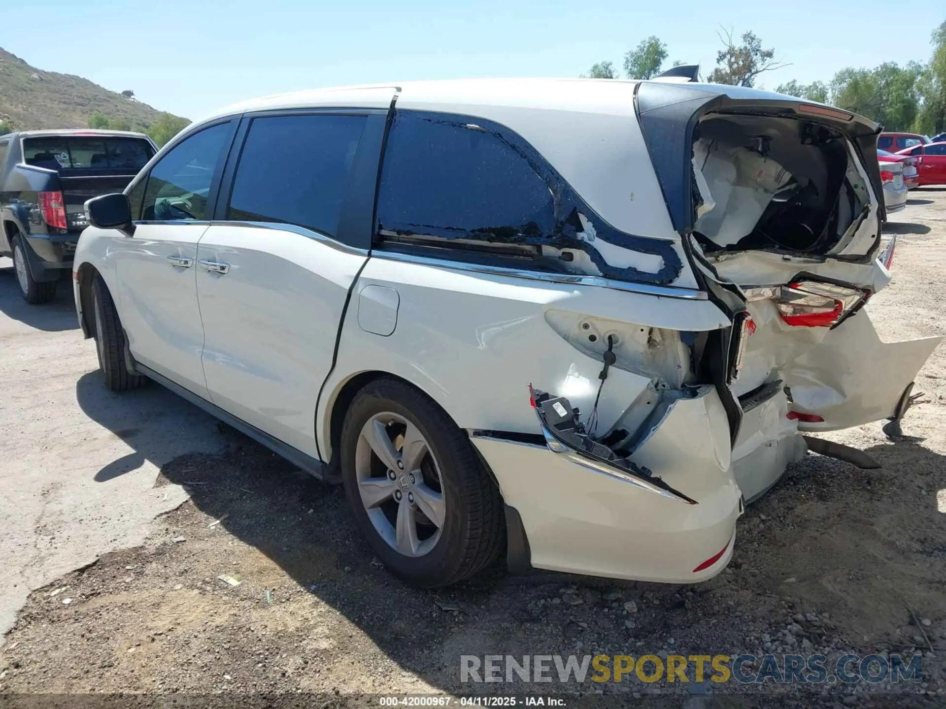 3 Photograph of a damaged car 5FNRL6H76KB066365 HONDA ODYSSEY 2019