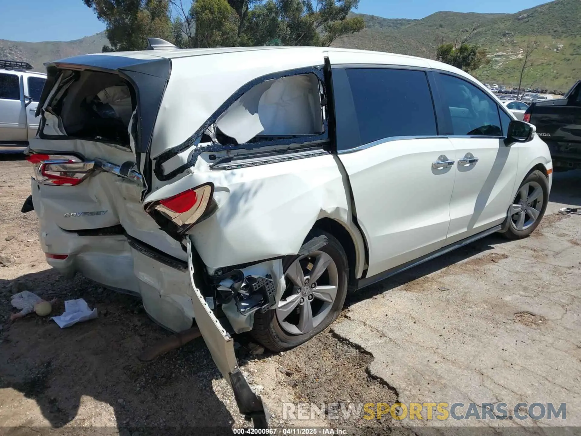 4 Photograph of a damaged car 5FNRL6H76KB066365 HONDA ODYSSEY 2019