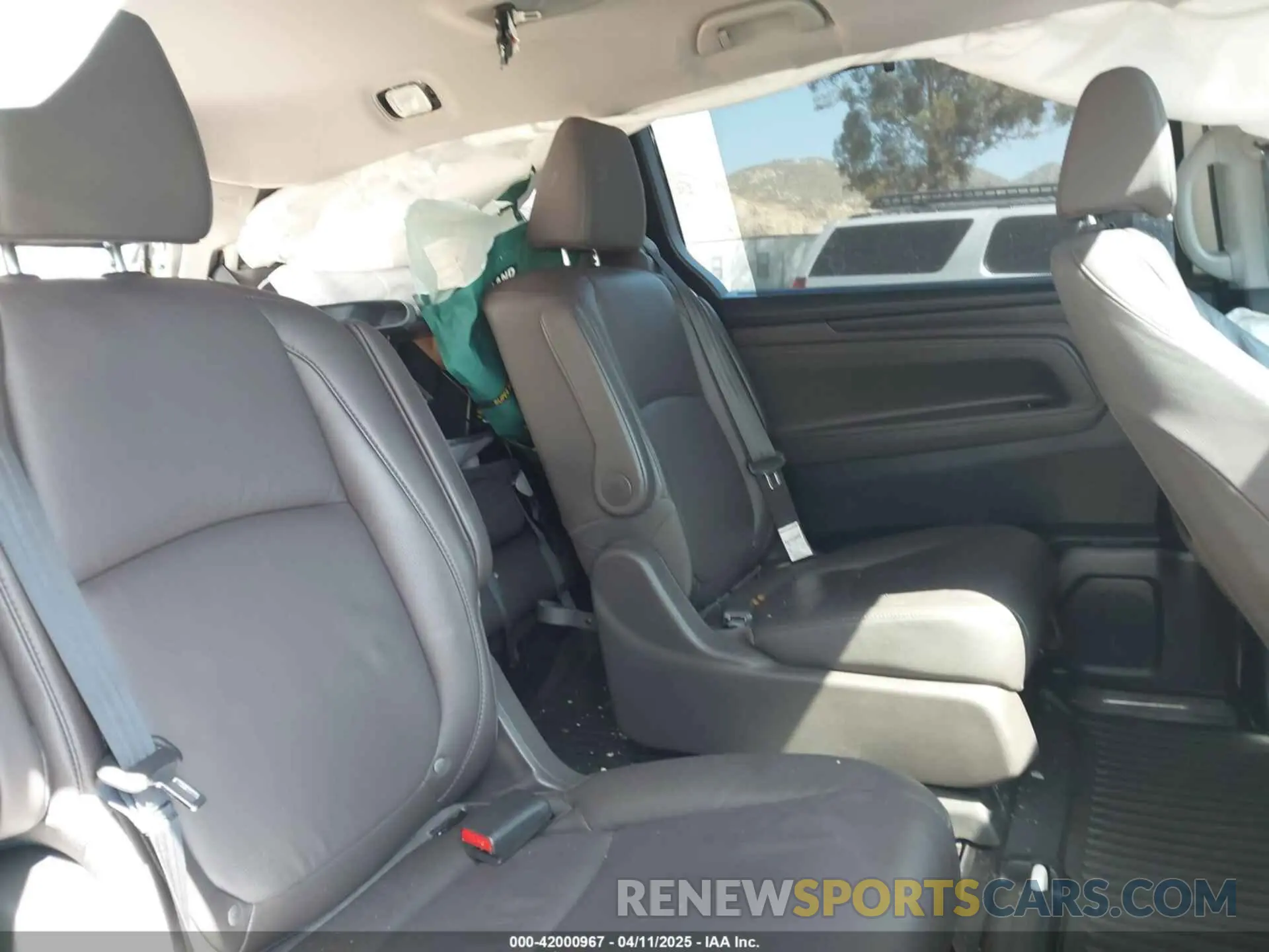 8 Photograph of a damaged car 5FNRL6H76KB066365 HONDA ODYSSEY 2019