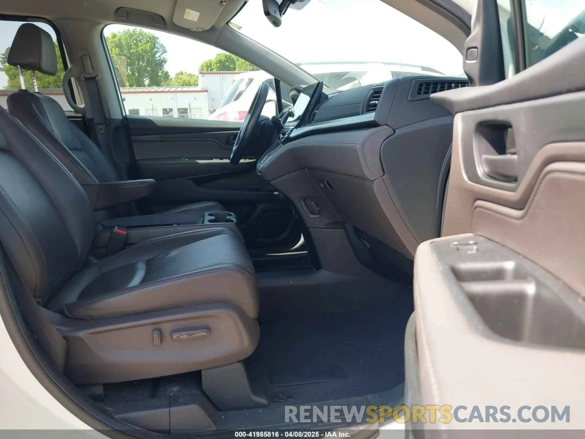 5 Photograph of a damaged car 5FNRL6H76KB101969 HONDA ODYSSEY 2019