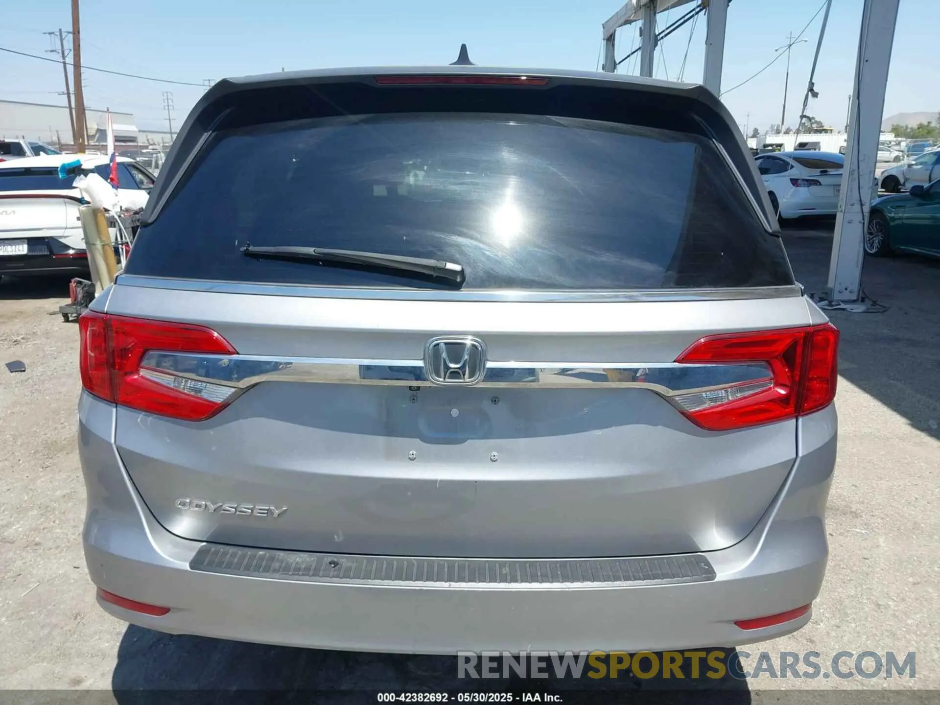 17 Photograph of a damaged car 5FNRL6H77KB071719 HONDA ODYSSEY 2019