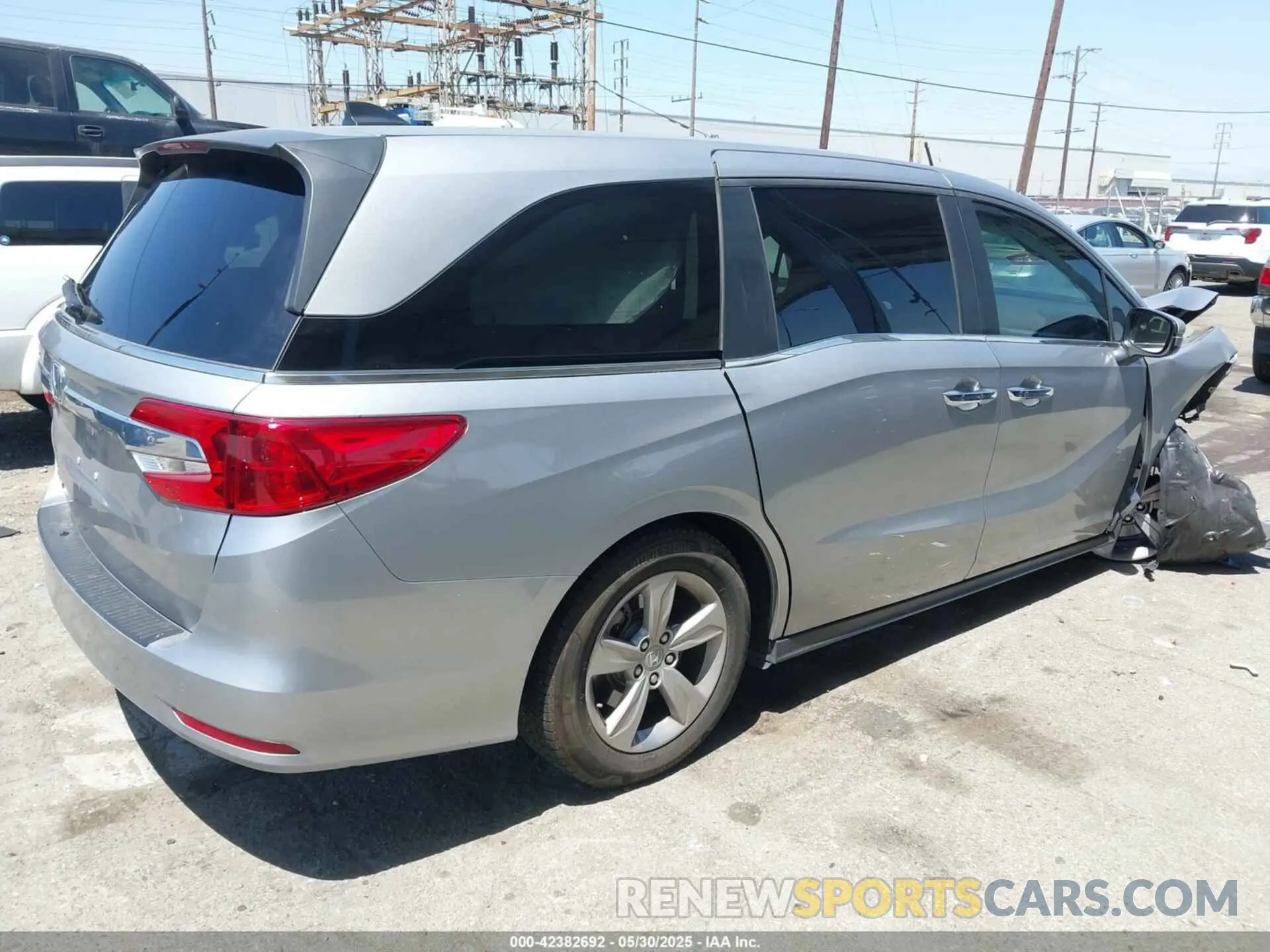 4 Photograph of a damaged car 5FNRL6H77KB071719 HONDA ODYSSEY 2019