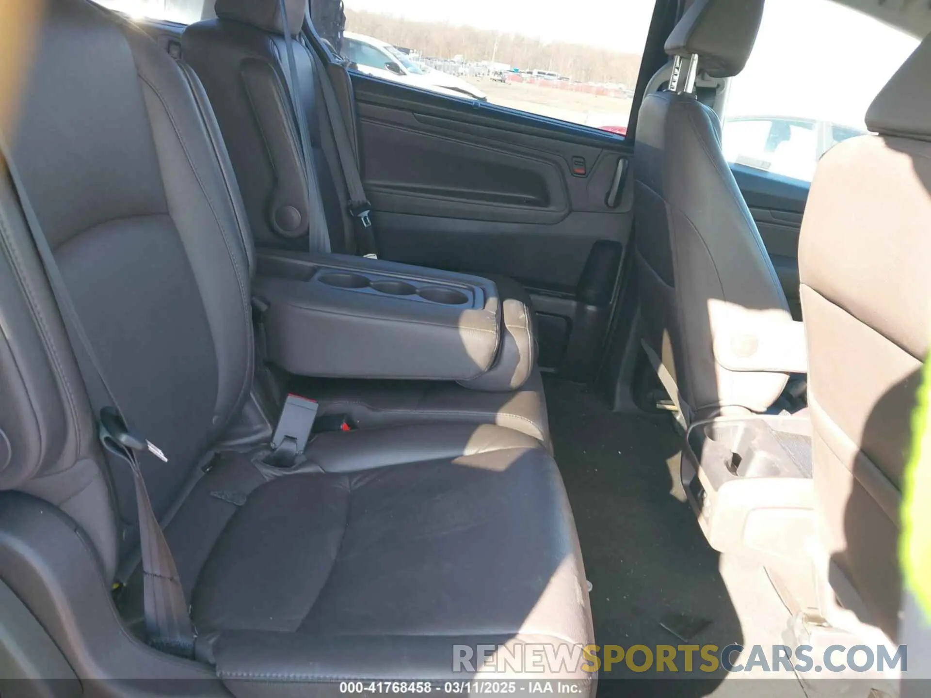 8 Photograph of a damaged car 5FNRL6H77KB097835 HONDA ODYSSEY 2019